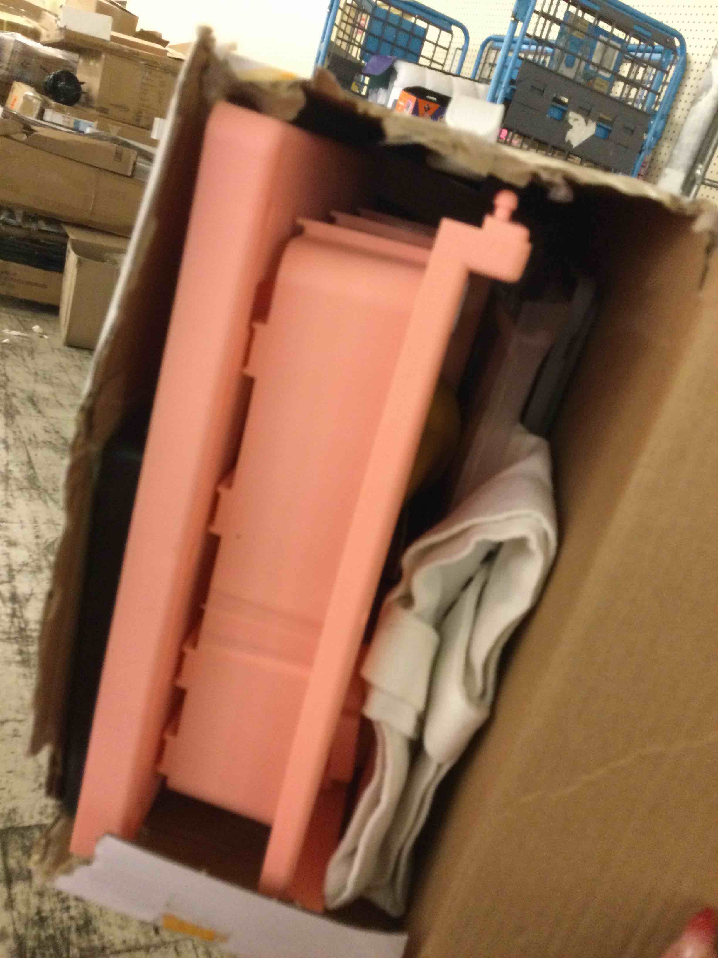 https://s3.amazonaws.com/lotting-images-prod/bidfta/RED5714854_1753726890910.jpeg