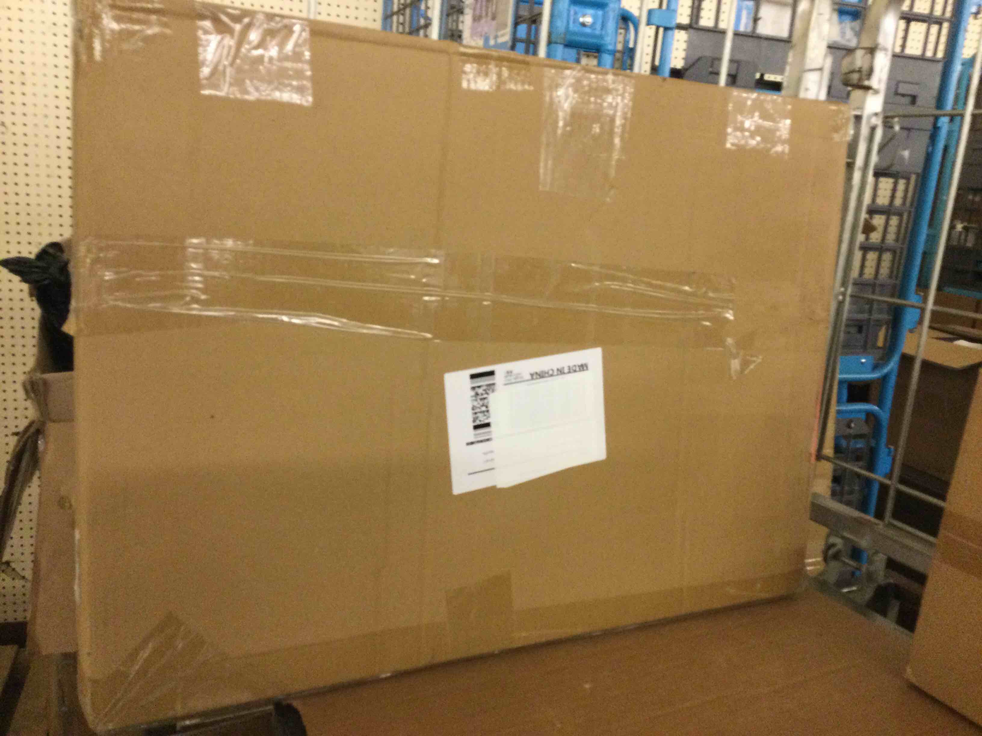 https://s3.amazonaws.com/lotting-images-prod/bidfta/RED5714870_1753735454713.jpeg