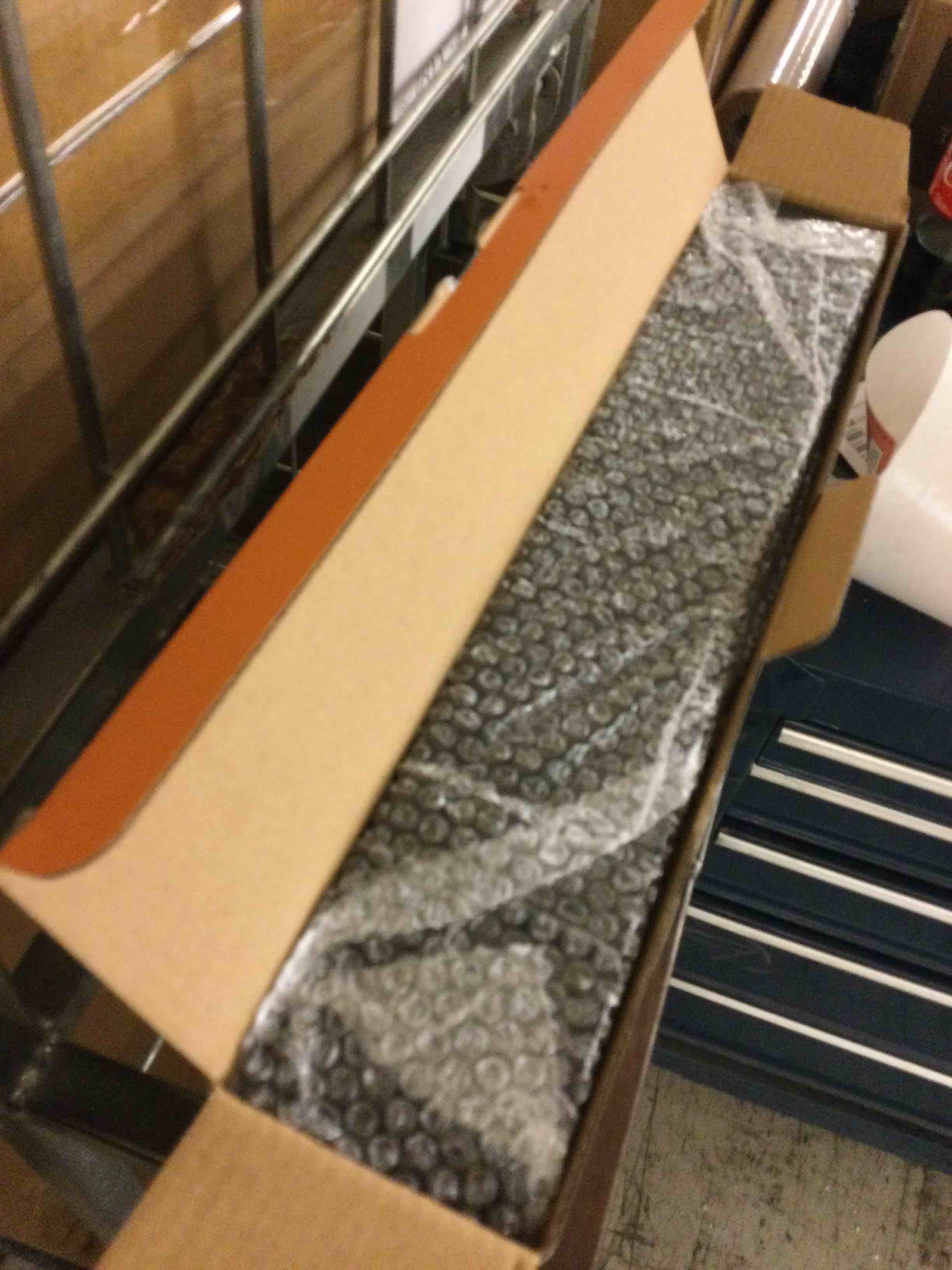 https://s3.amazonaws.com/lotting-images-prod/bidfta/RED5714914_1753889814098.jpeg