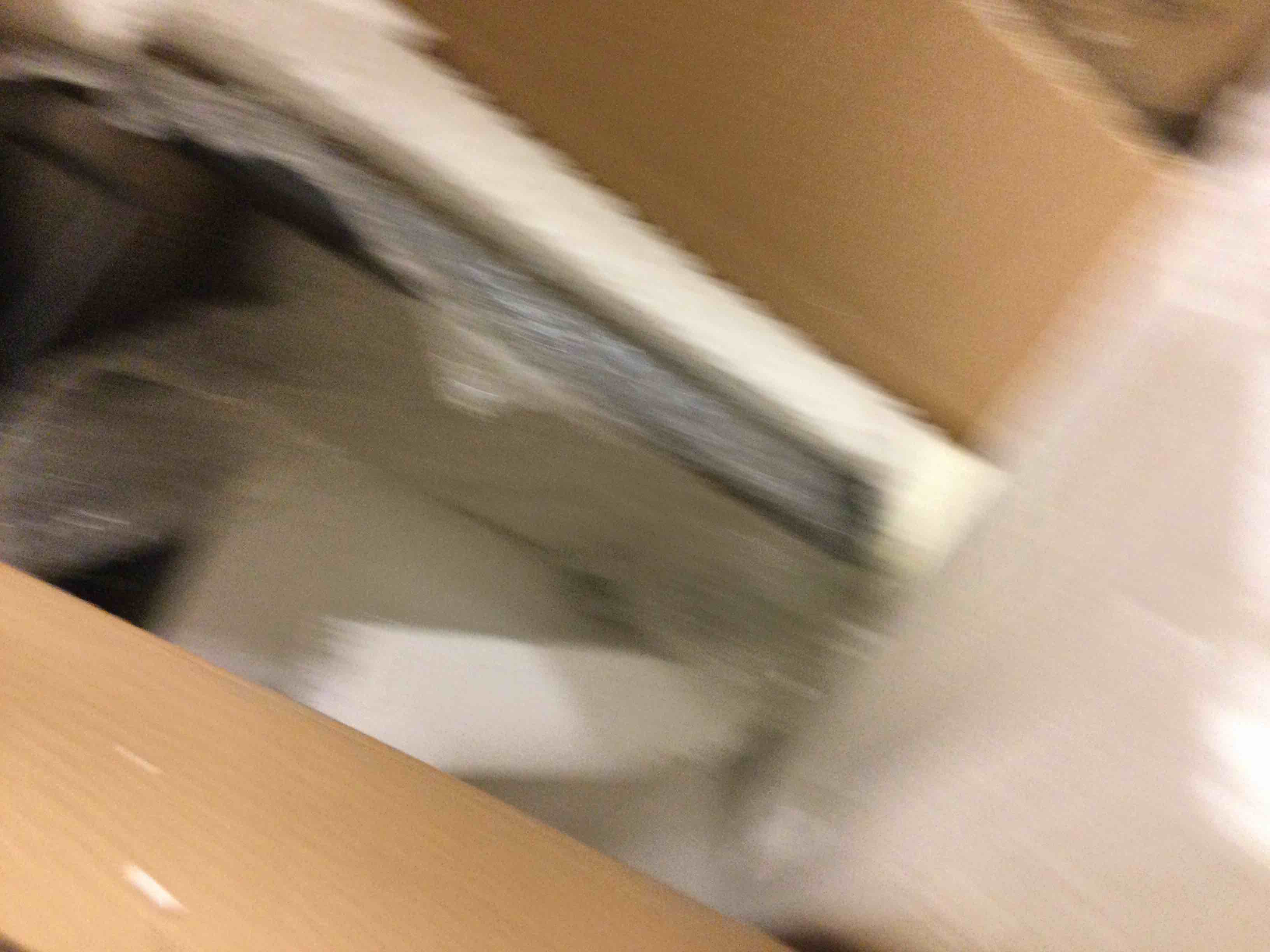 https://s3.amazonaws.com/lotting-images-prod/bidfta/RED5715001_1754513279343.jpeg