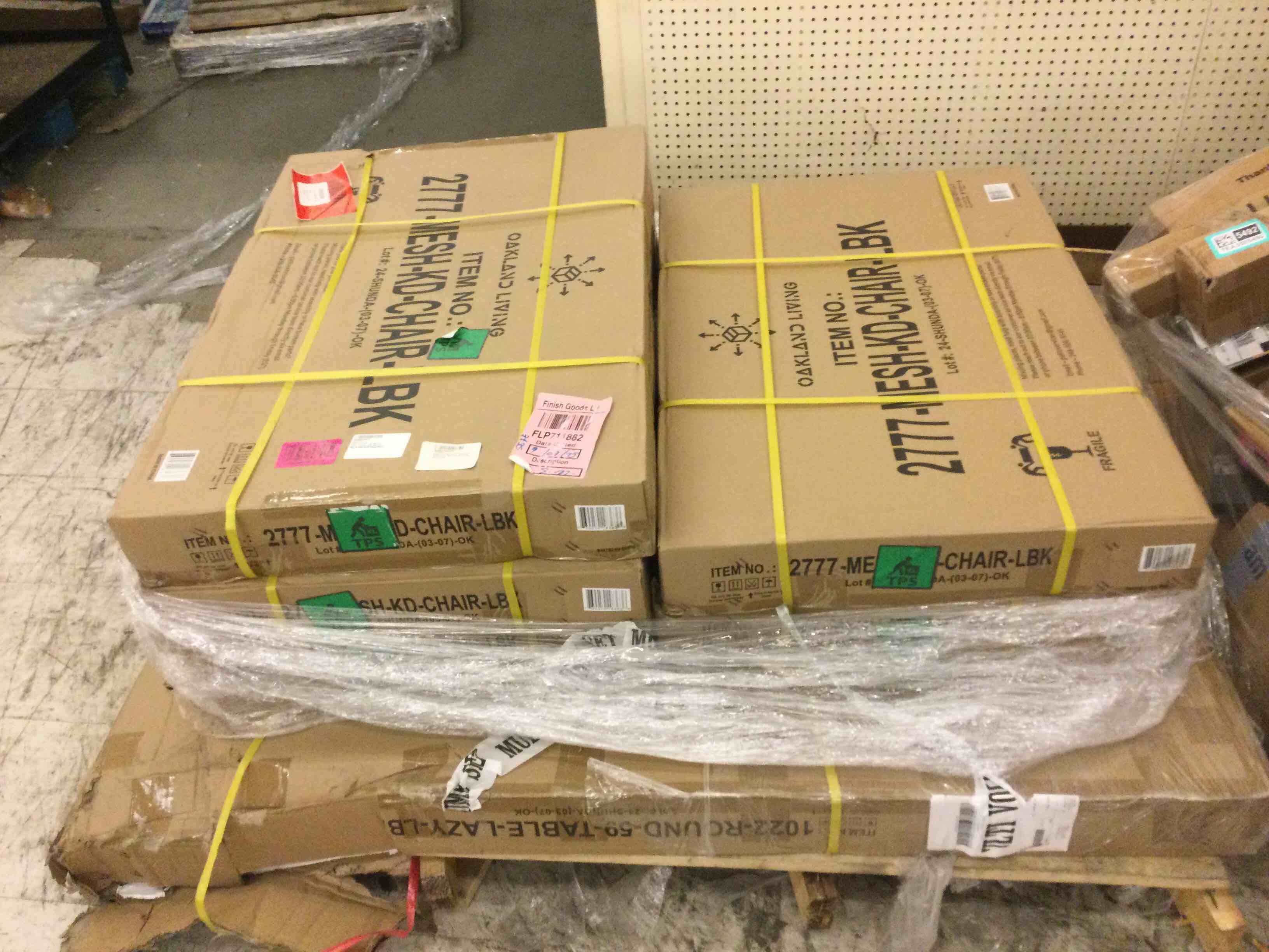 https://s3.amazonaws.com/lotting-images-prod/bidfta/RED5715038_1754933802644.jpeg