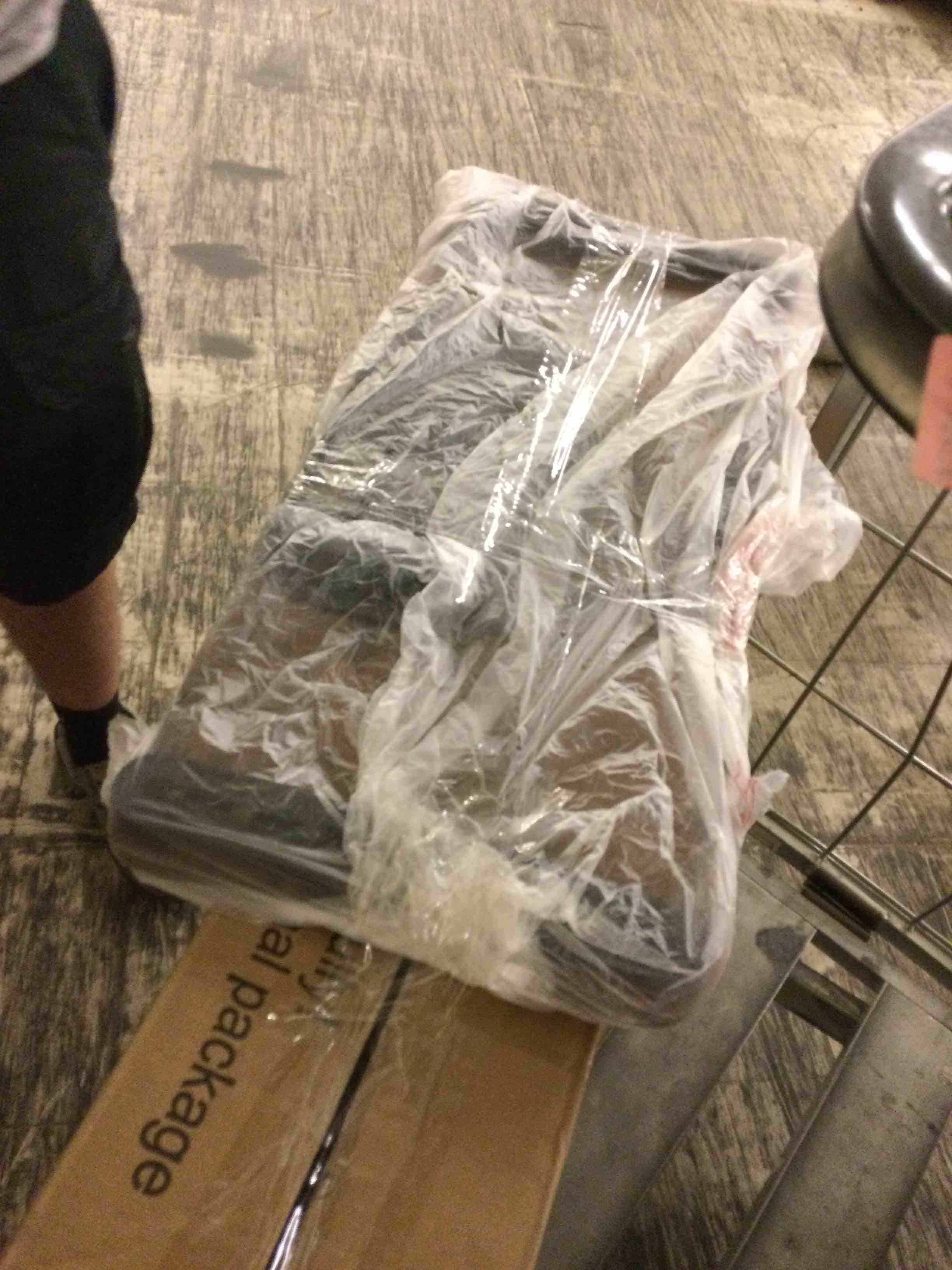 https://s3.amazonaws.com/lotting-images-prod/bidfta/RED5715057_1755194557994.jpeg