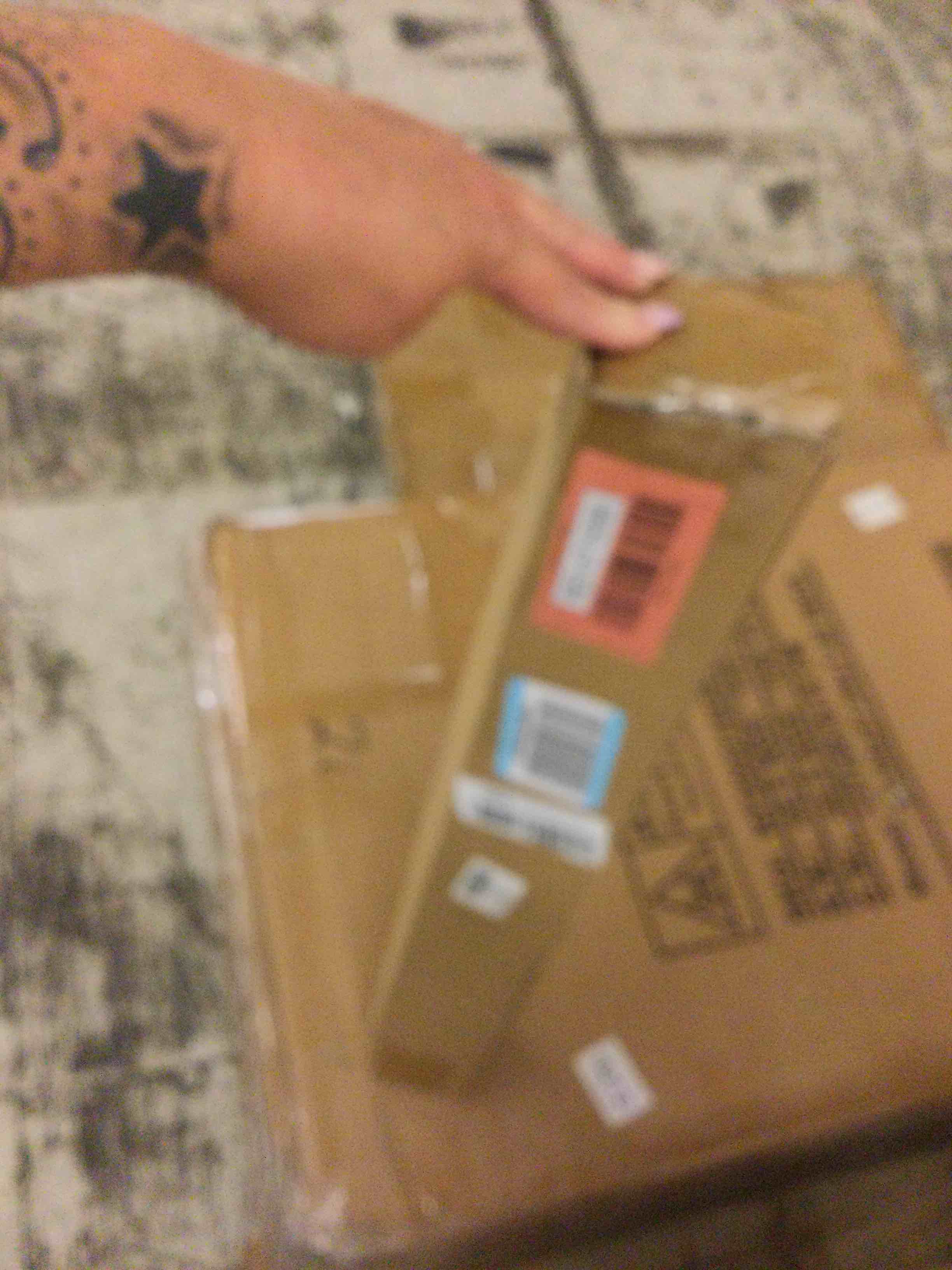 https://s3.amazonaws.com/lotting-images-prod/bidfta/RED5715066_1755195534587.jpeg