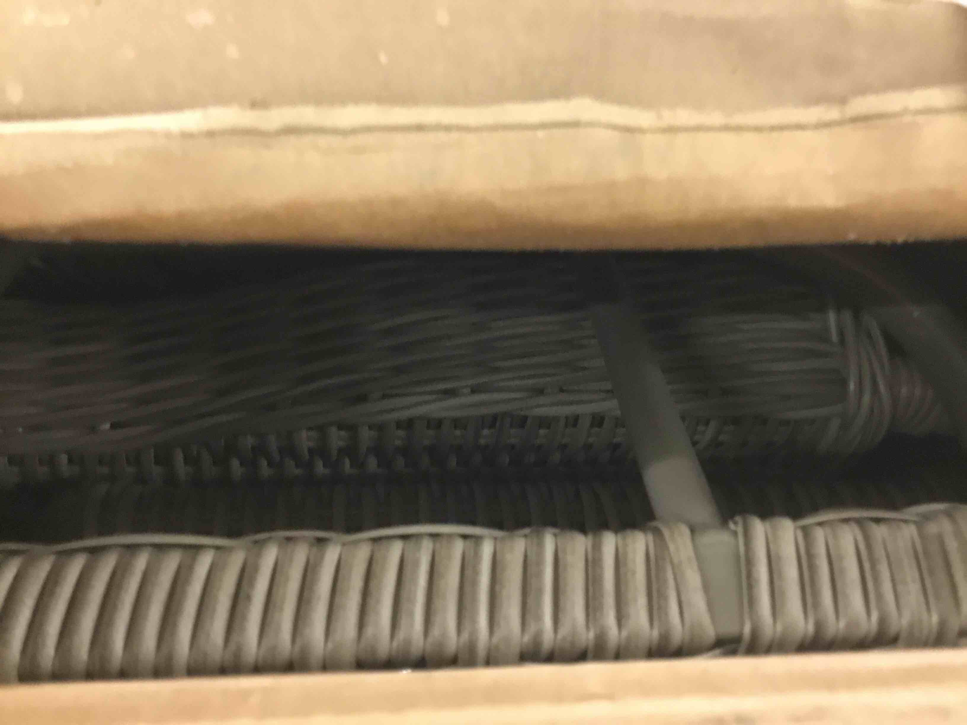 https://s3.amazonaws.com/lotting-images-prod/bidfta/RED5715127_1755715046854.jpeg
