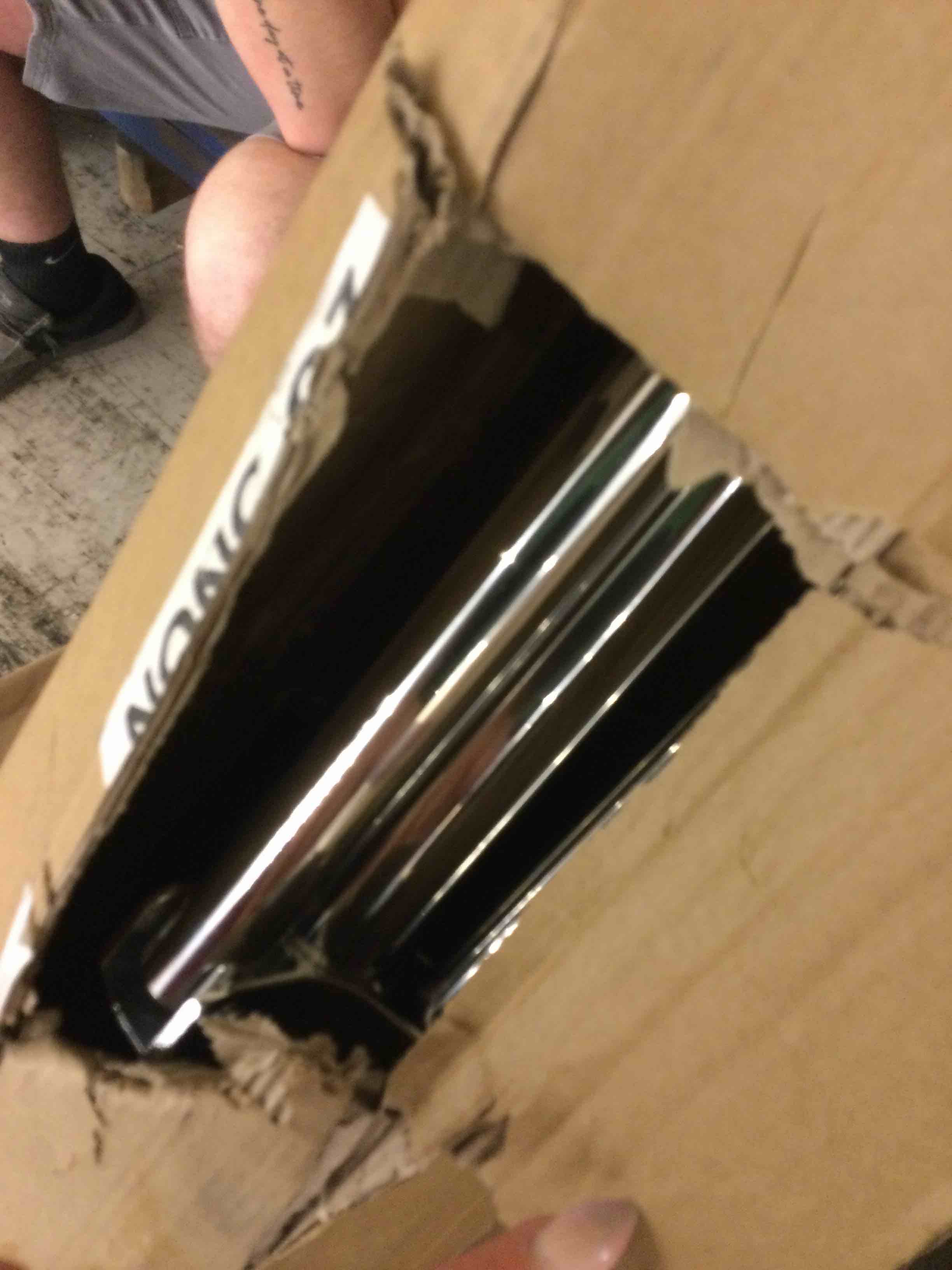 https://s3.amazonaws.com/lotting-images-prod/bidfta/RED5715164_1755809471713.jpeg