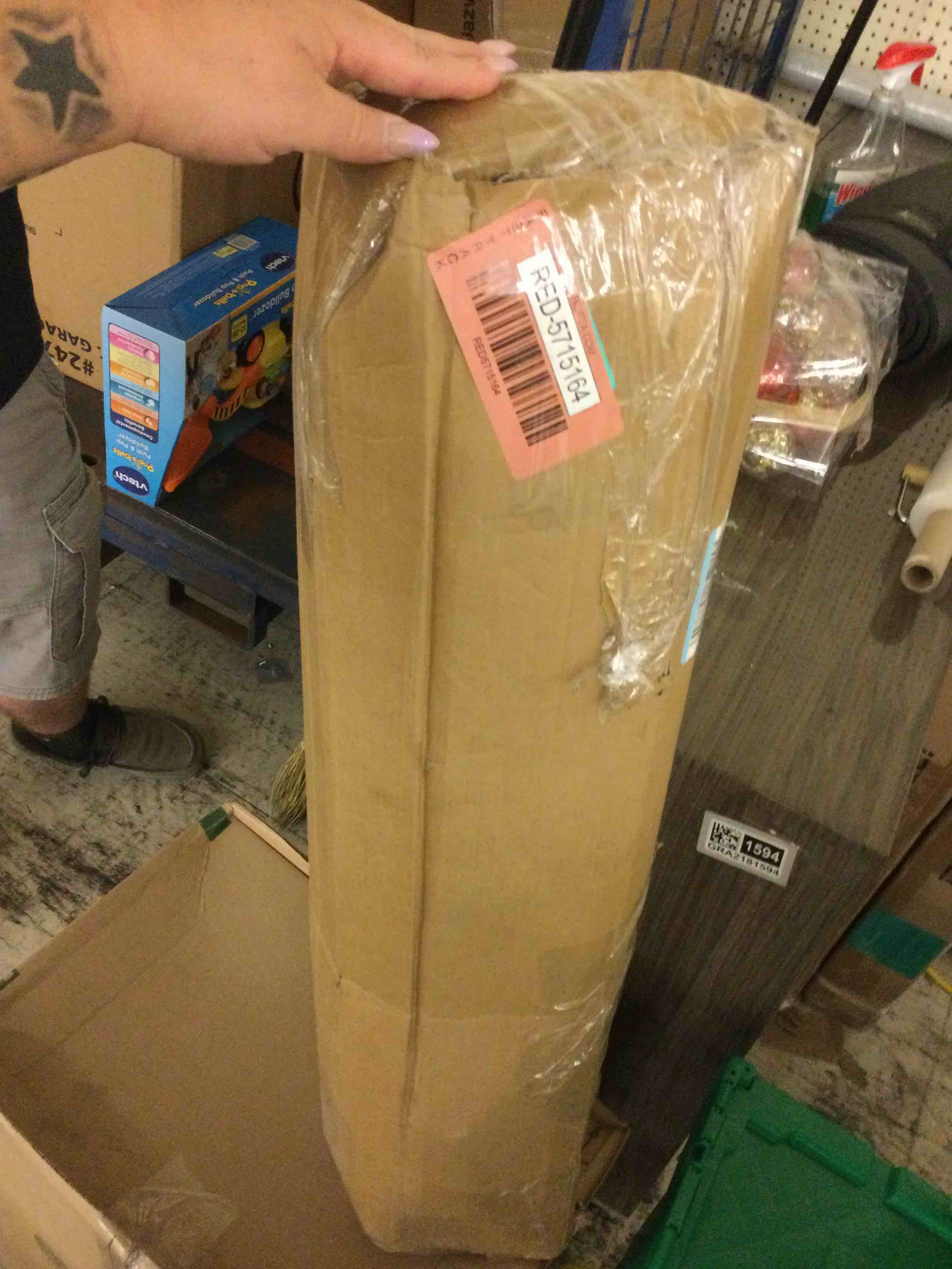 https://s3.amazonaws.com/lotting-images-prod/bidfta/RED5715164_1755809524833.jpeg