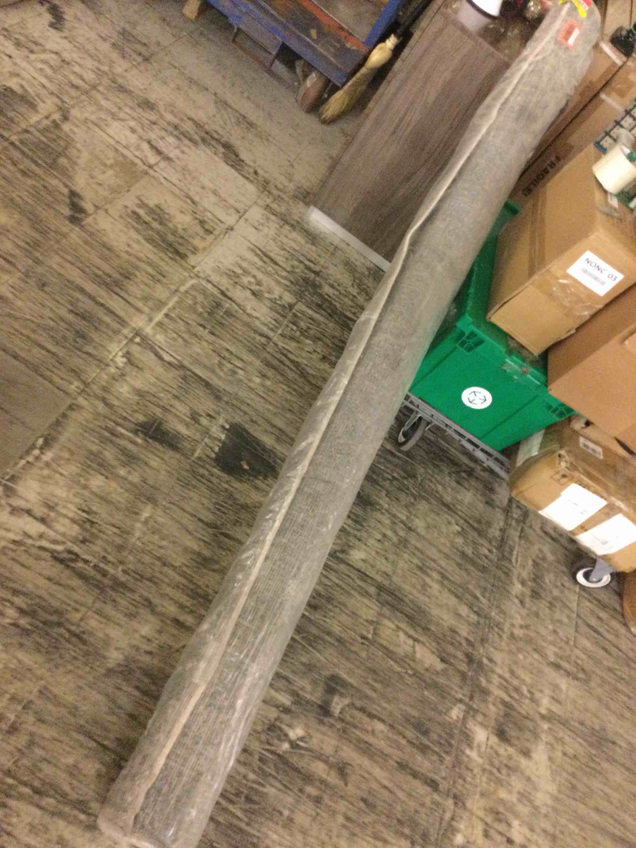https://s3.amazonaws.com/lotting-images-prod/bidfta/RED5715173_1755813279716.jpeg