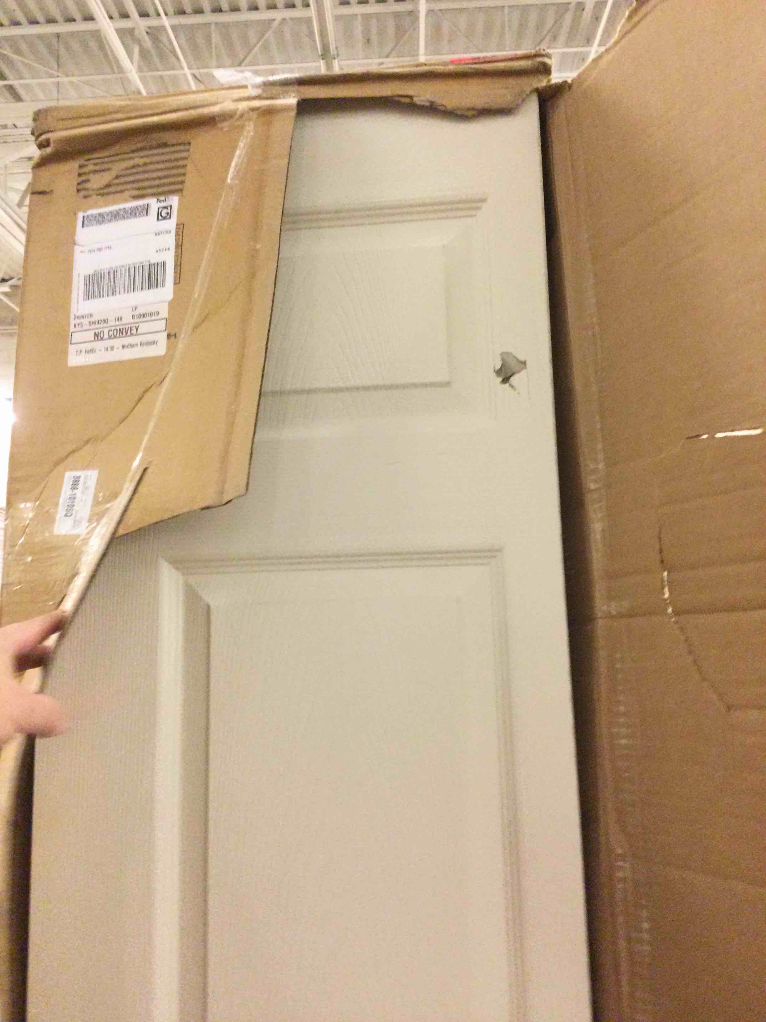 https://s3.amazonaws.com/lotting-images-prod/bidfta/RED5715216_1756324390971.jpeg
