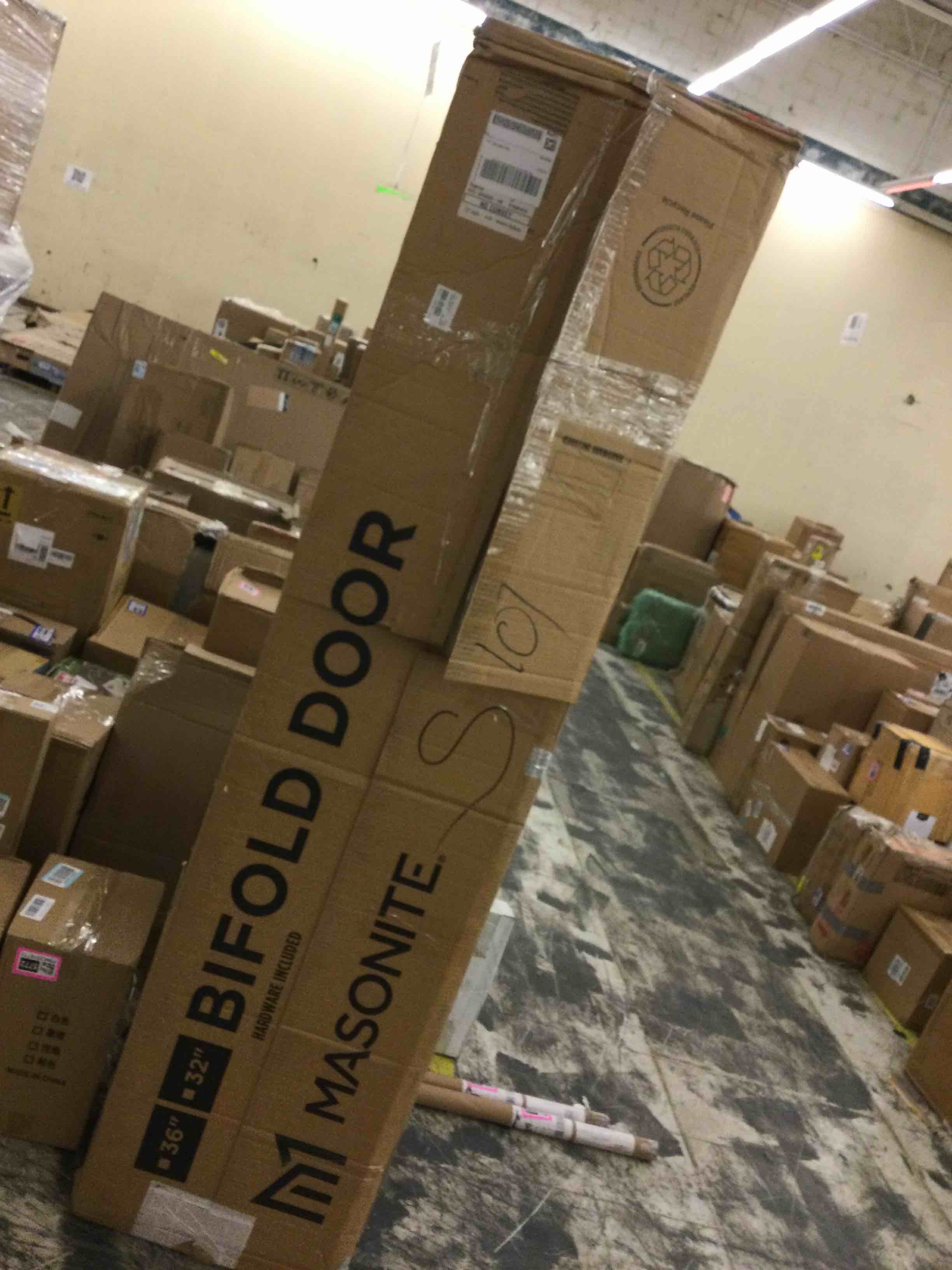 https://s3.amazonaws.com/lotting-images-prod/bidfta/RED5715216_1756324397968.jpeg
