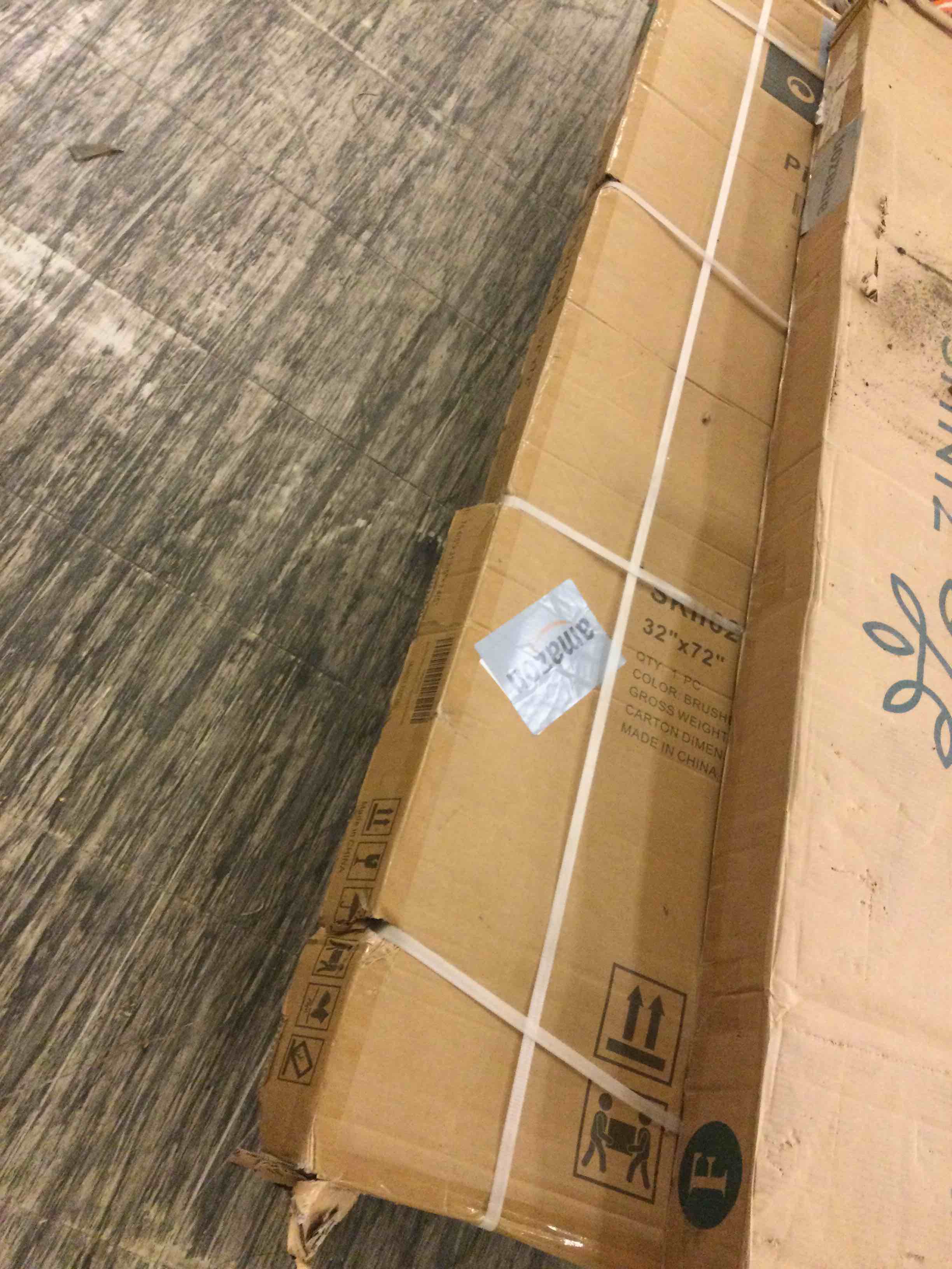 https://s3.amazonaws.com/lotting-images-prod/bidfta/RED5715239_1756330901806.jpeg