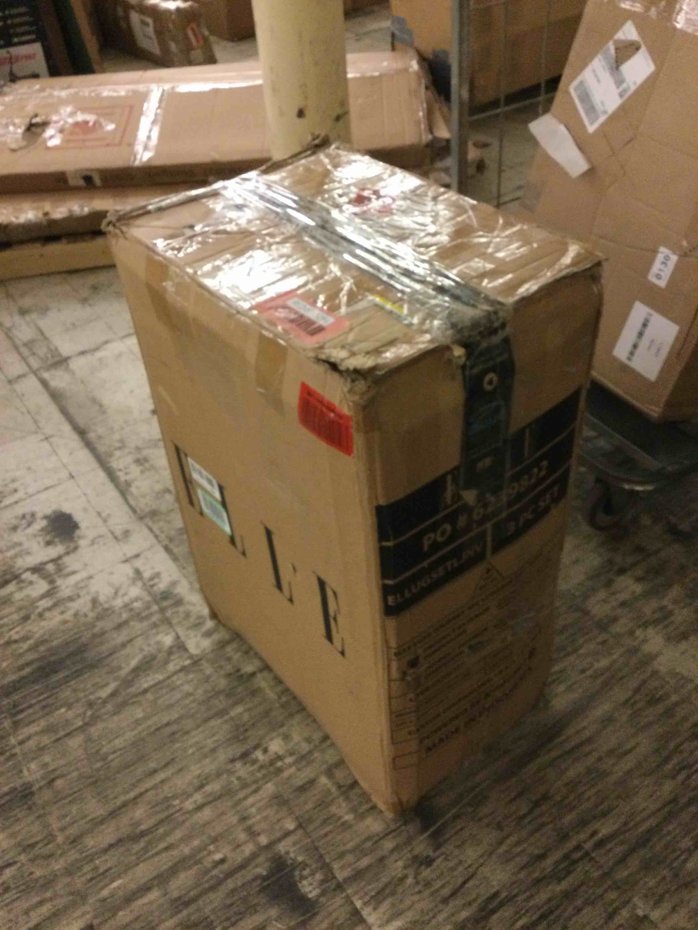 https://s3.amazonaws.com/lotting-images-prod/bidfta/RED5715259_1756494092762.jpeg