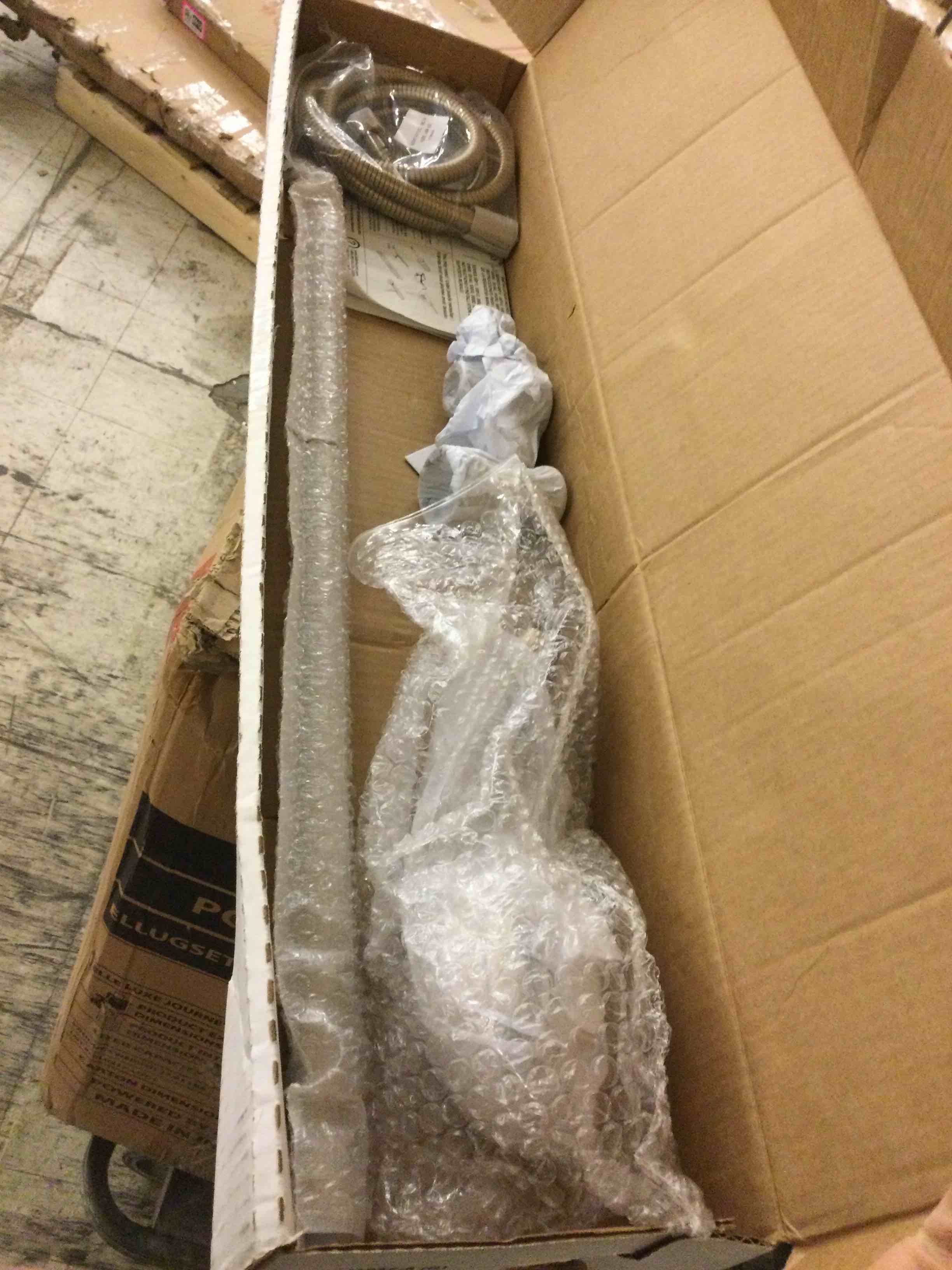 https://s3.amazonaws.com/lotting-images-prod/bidfta/RED5715261_1756494763524.jpeg