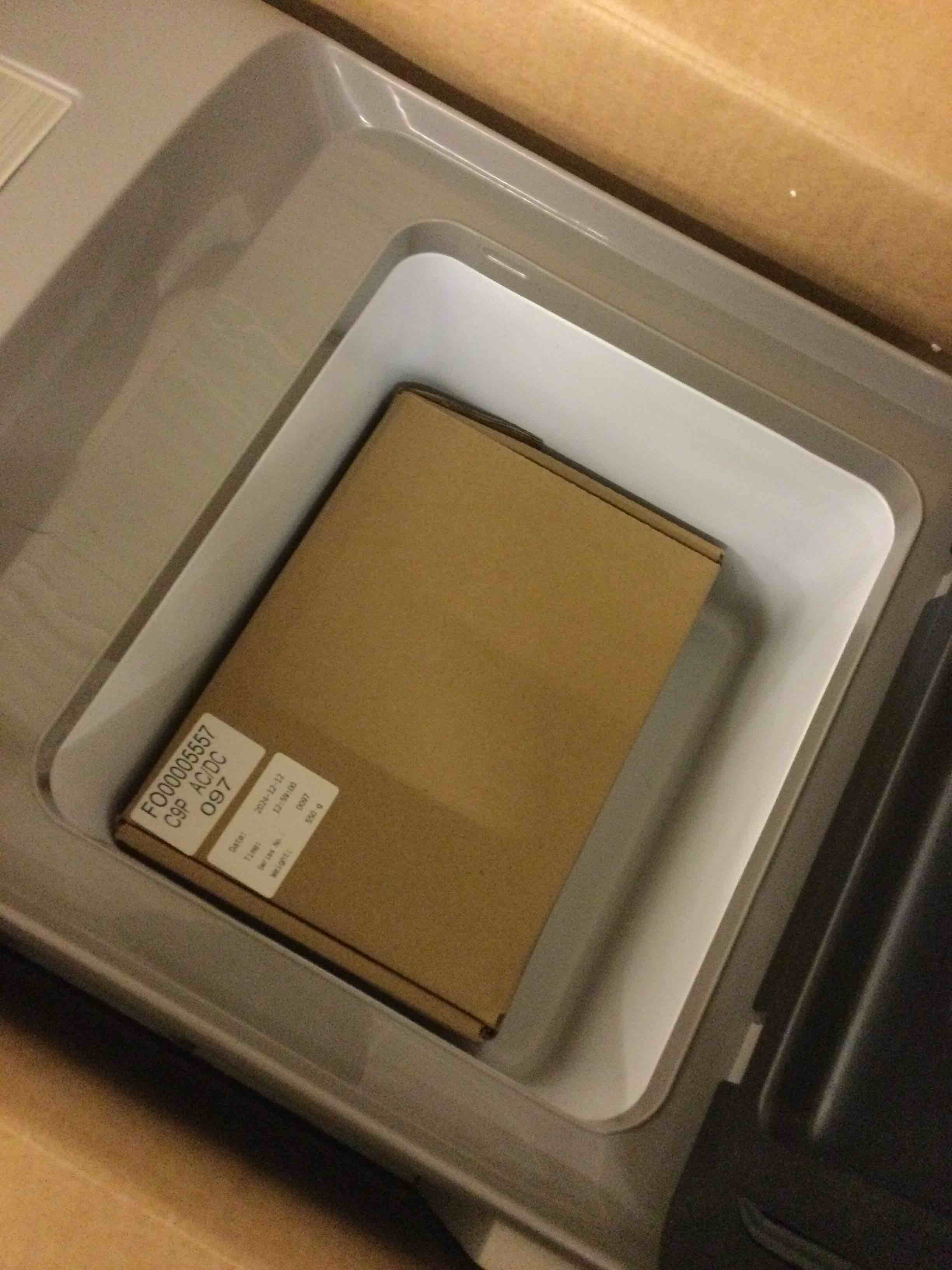 https://s3.amazonaws.com/lotting-images-prod/bidfta/RED5715311_1757527633504.jpeg