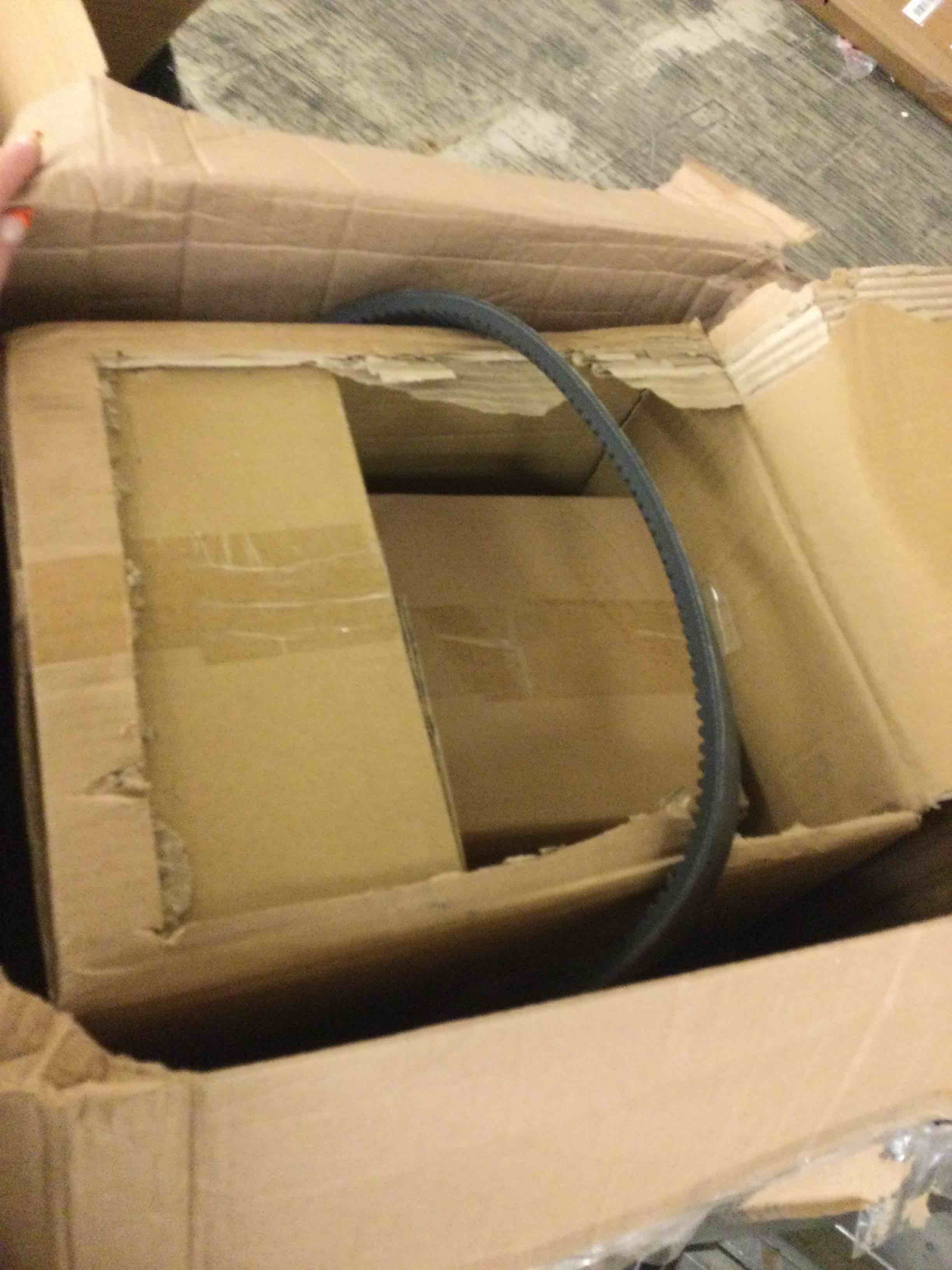 https://s3.amazonaws.com/lotting-images-prod/bidfta/RED5715313_1757528013270.jpeg