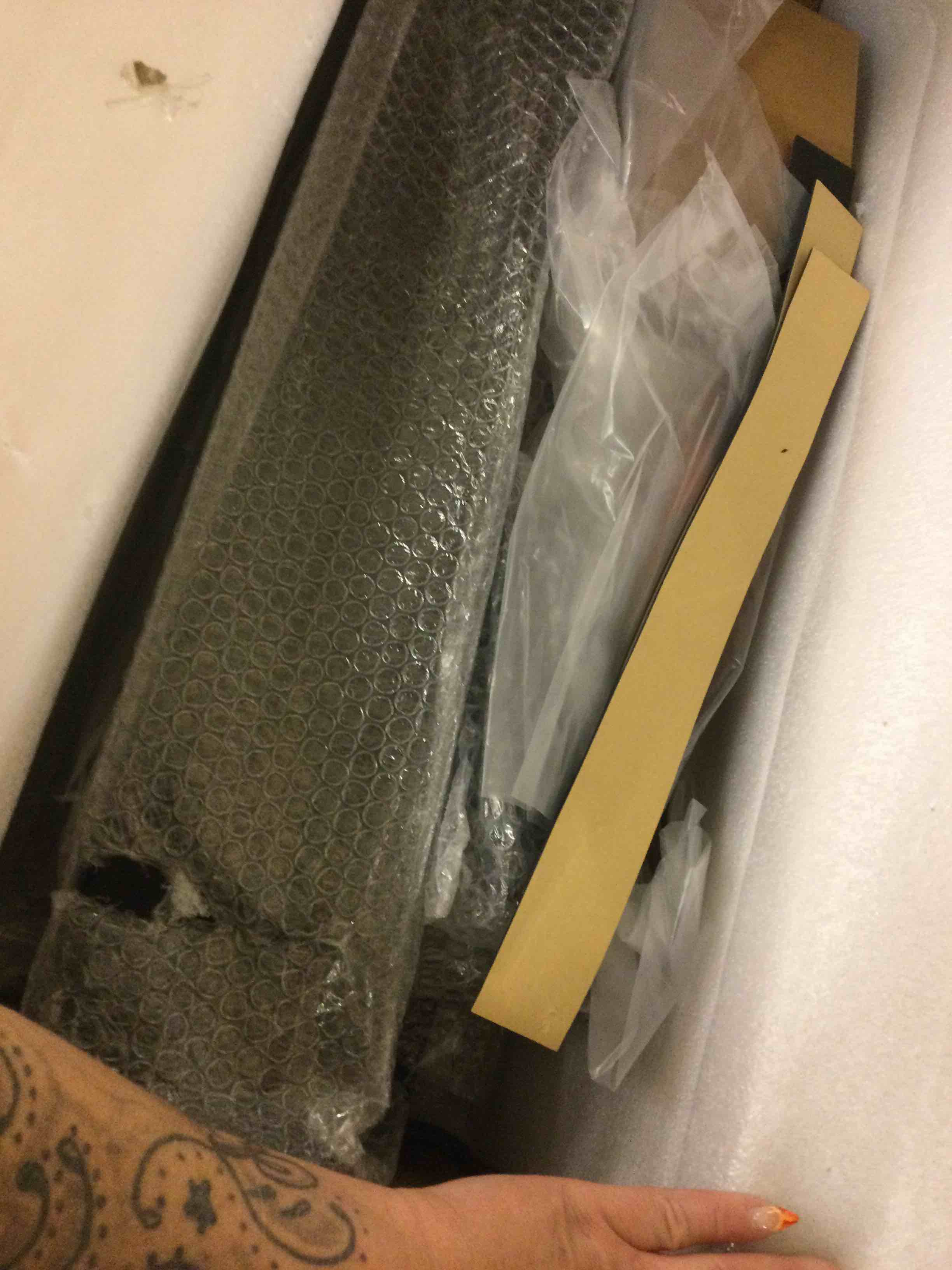 https://s3.amazonaws.com/lotting-images-prod/bidfta/RED5715314_1757528210229.jpeg