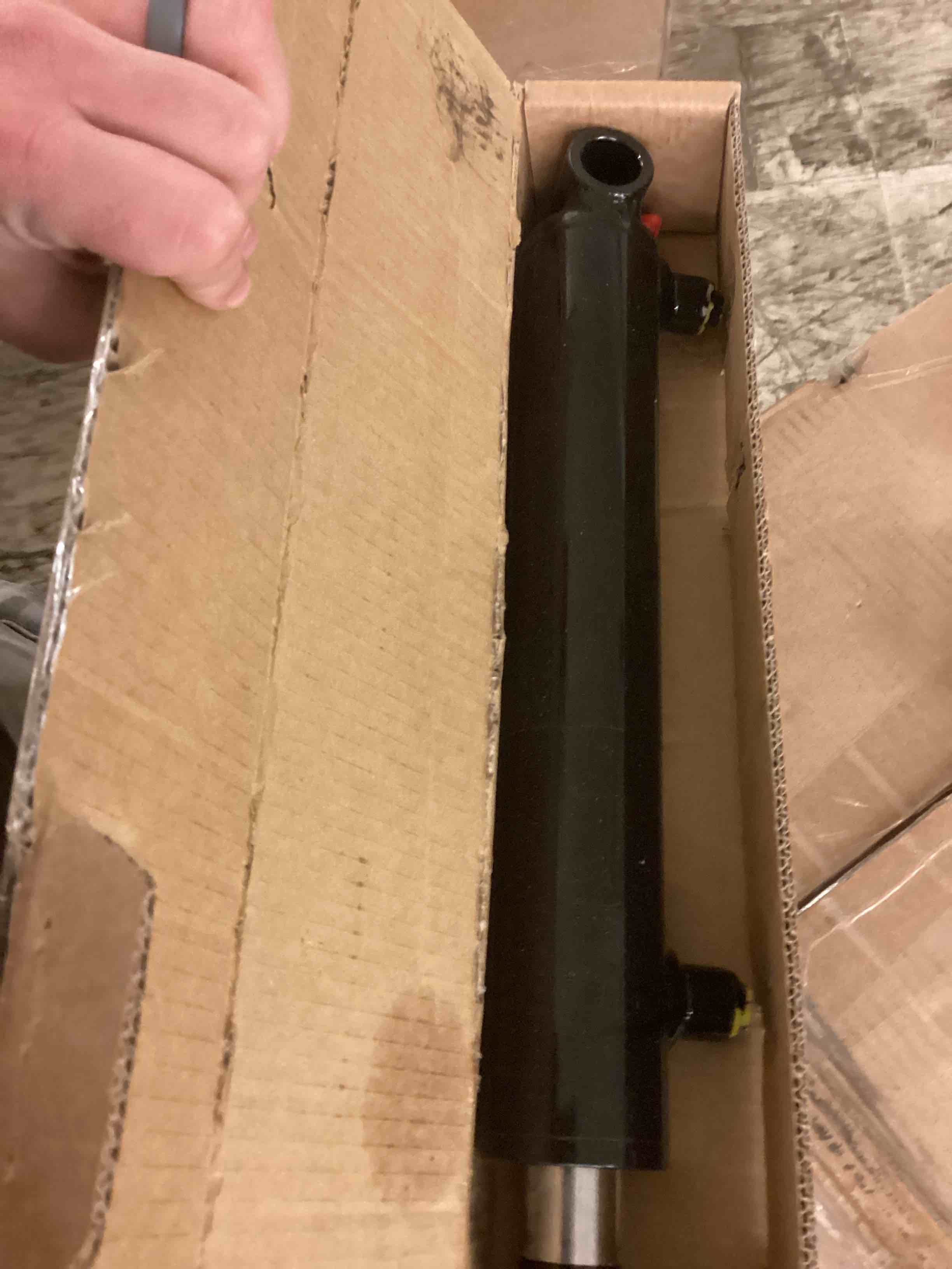 Condition photo showing New/Like New for kingway hydraulic double acting hydraulic cylinder - cross tube hydraulic cylinder 2" bore, 10" stroke - 3000 psi, 8000 lbs push force, 4800 lbs pull force, sae#6 ports, 1" pin holes 2“x10"-wt