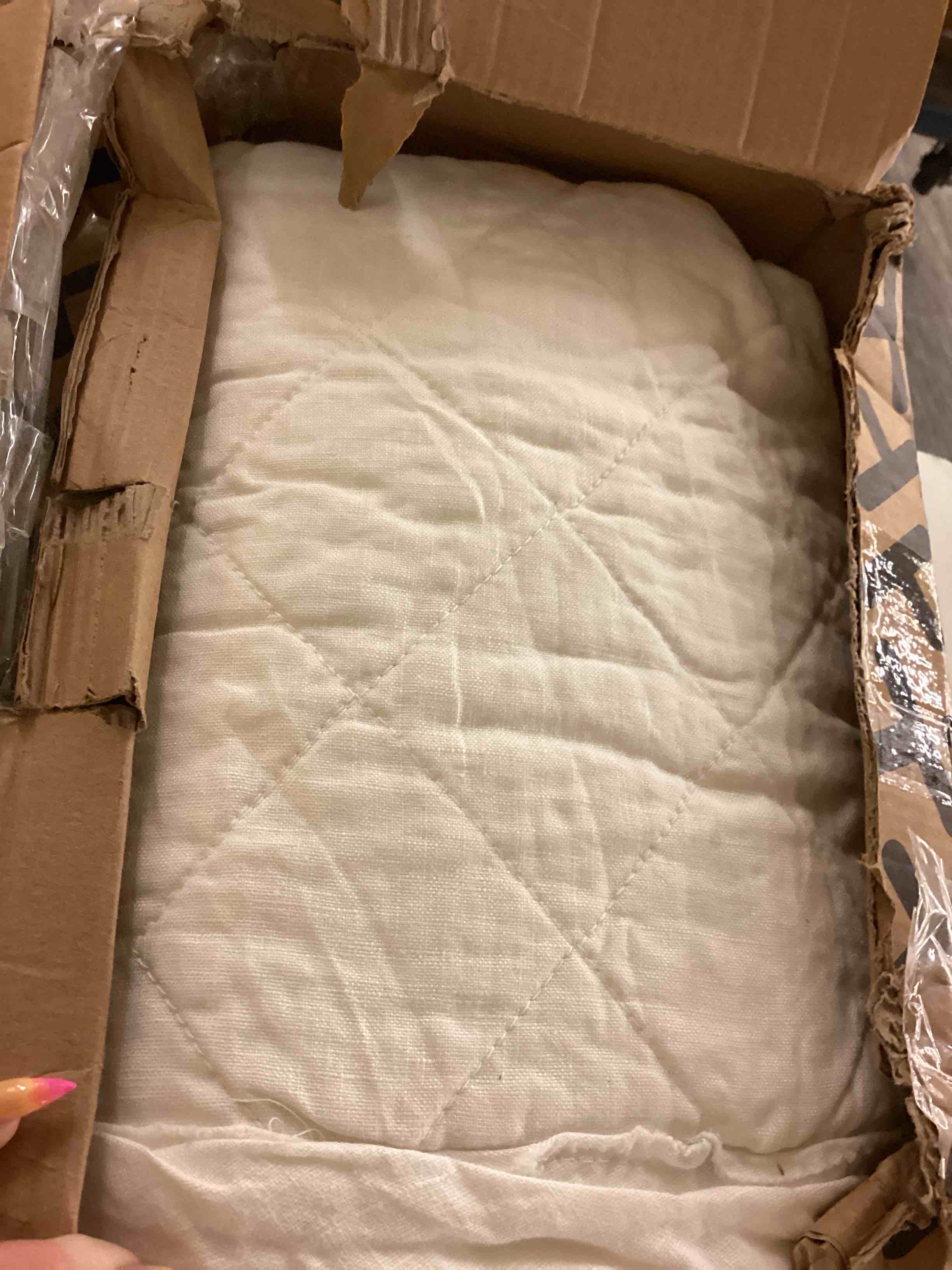 https://s3.amazonaws.com/lotting-images-prod/bidfta/RED5718493_1779902245099.jpeg