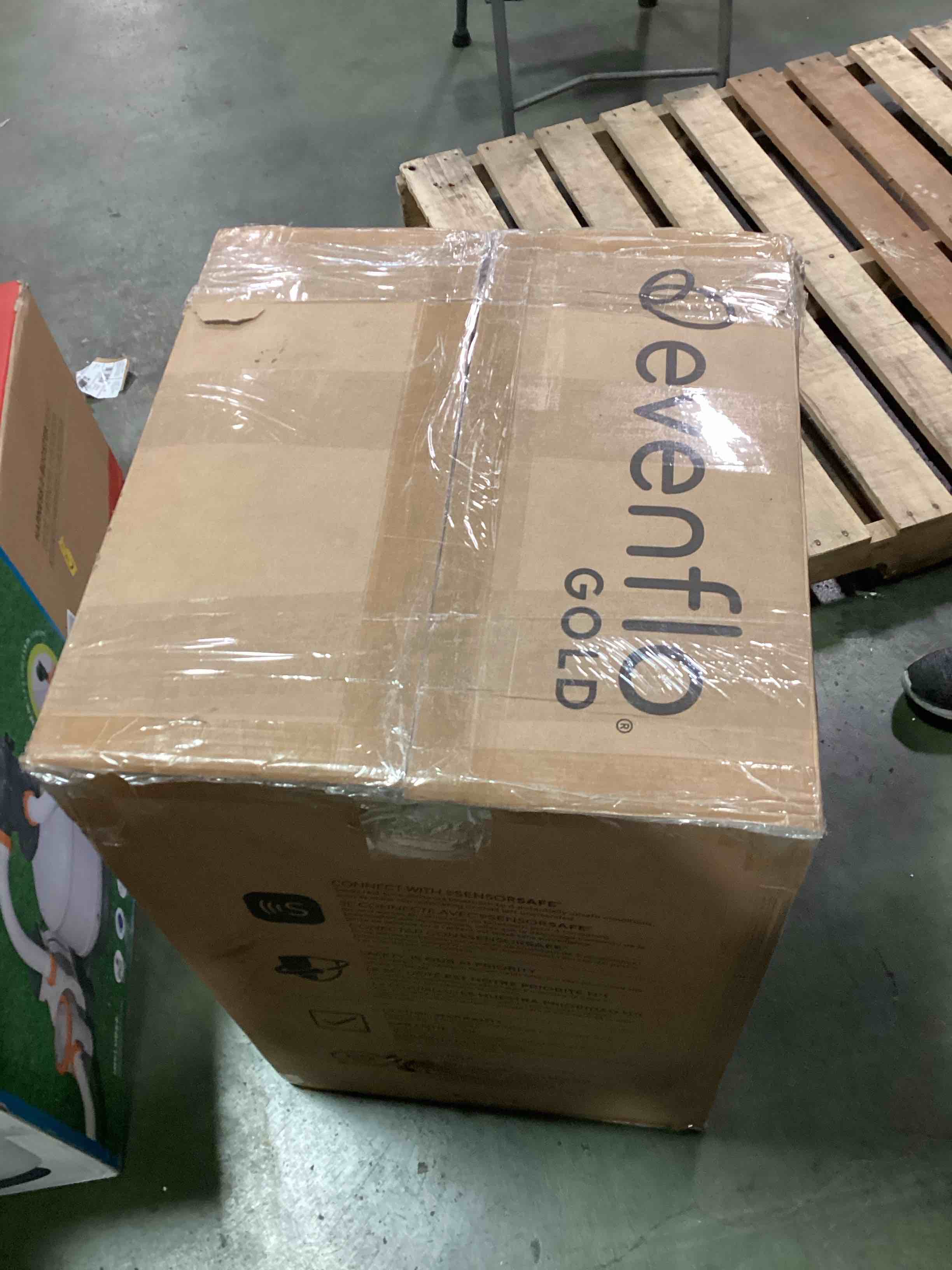 https://s3.amazonaws.com/lotting-images-prod/bidfta/RED5720012_1715620412059.jpeg