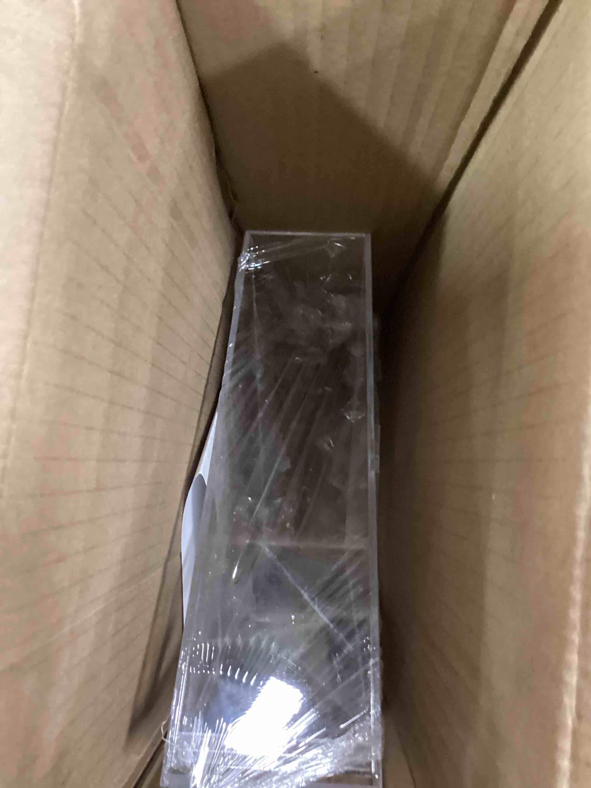 https://s3.amazonaws.com/lotting-images-prod/bidfta/RED5720787_1715961499296.jpeg