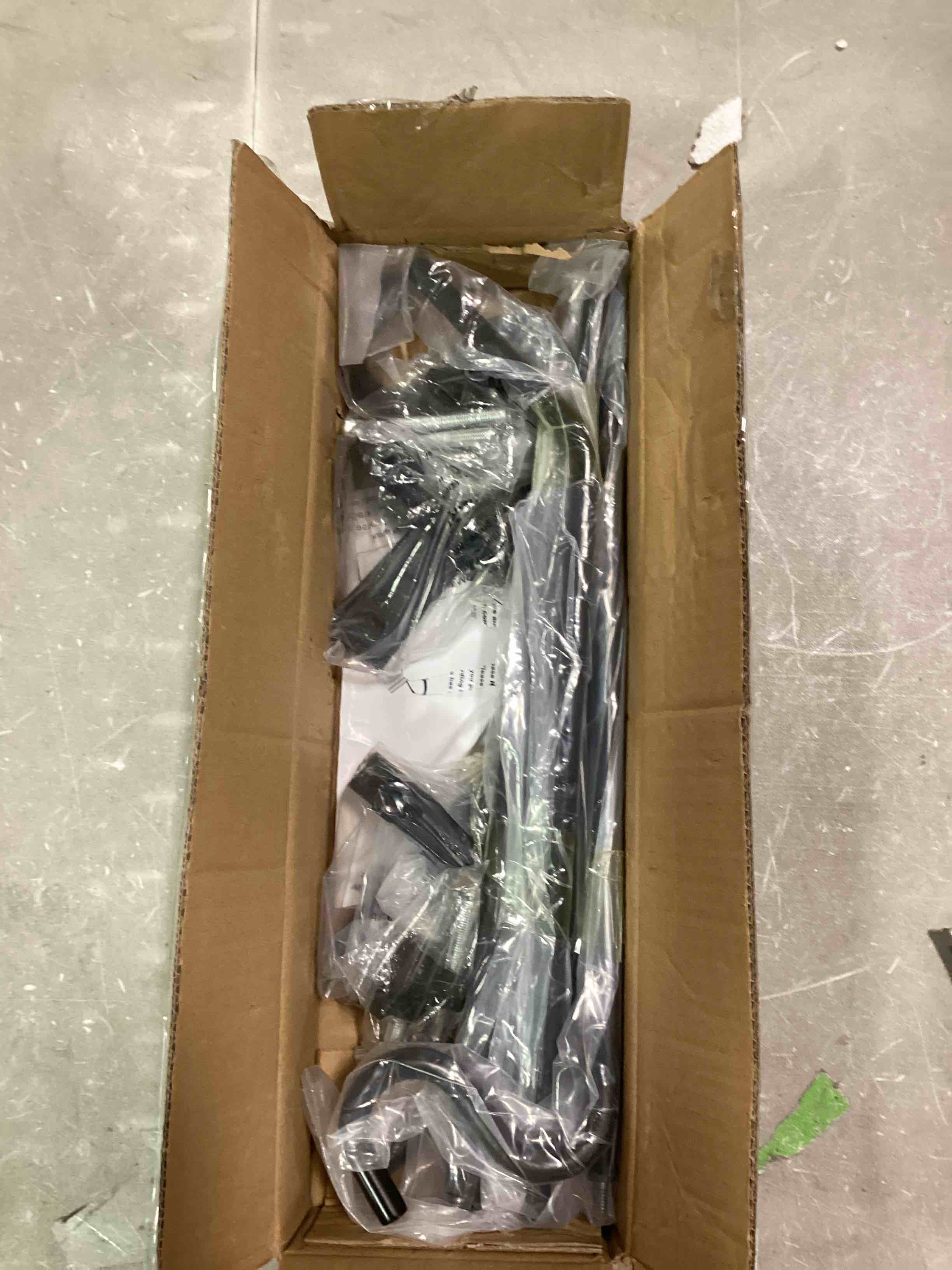 https://s3.amazonaws.com/lotting-images-prod/bidfta/RED5721197_1716213067676.jpeg