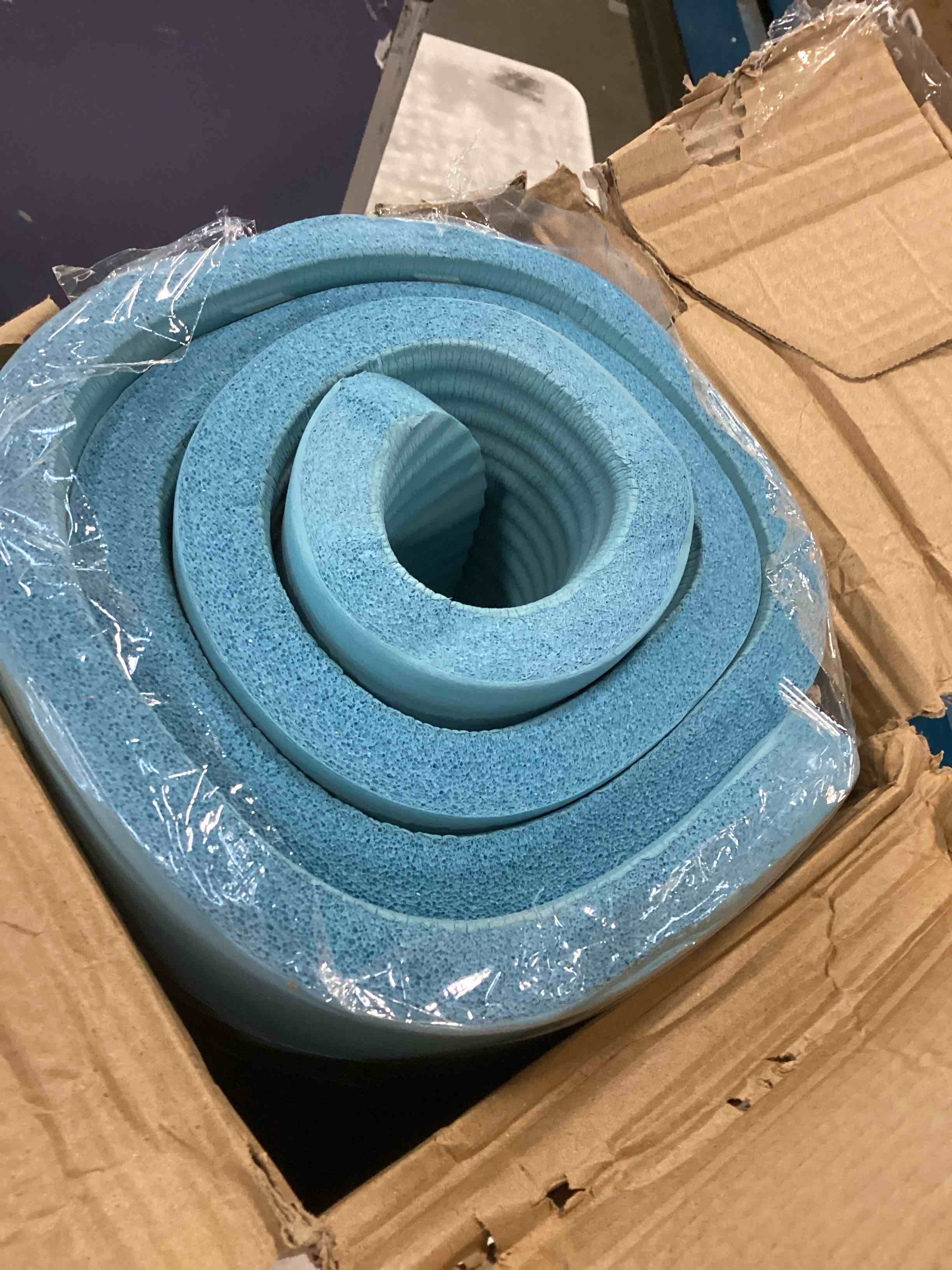 https://s3.amazonaws.com/lotting-images-prod/bidfta/RED5721466_1715604554693.jpeg