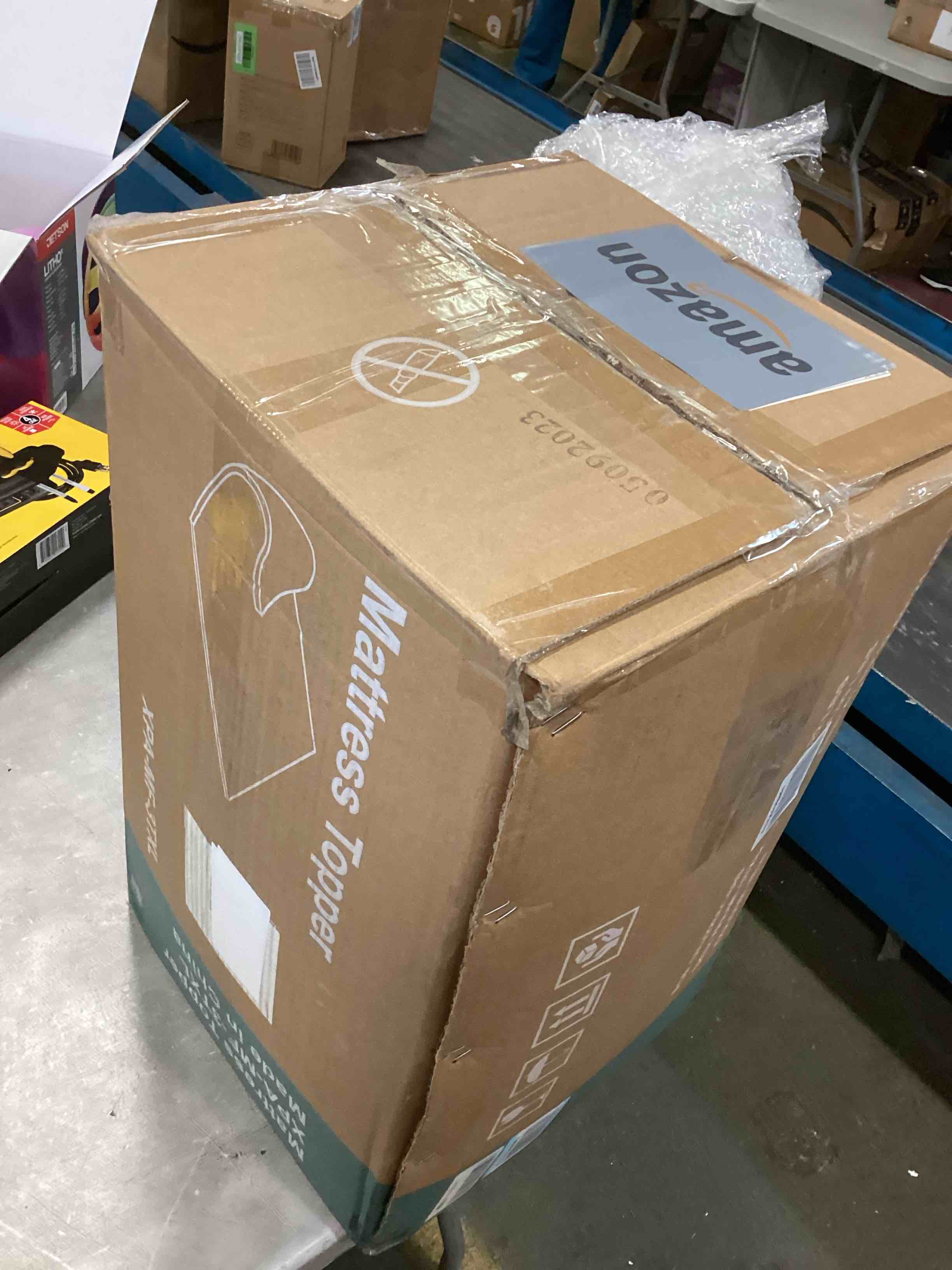 https://s3.amazonaws.com/lotting-images-prod/bidfta/RED5721473_1715605320779.jpeg