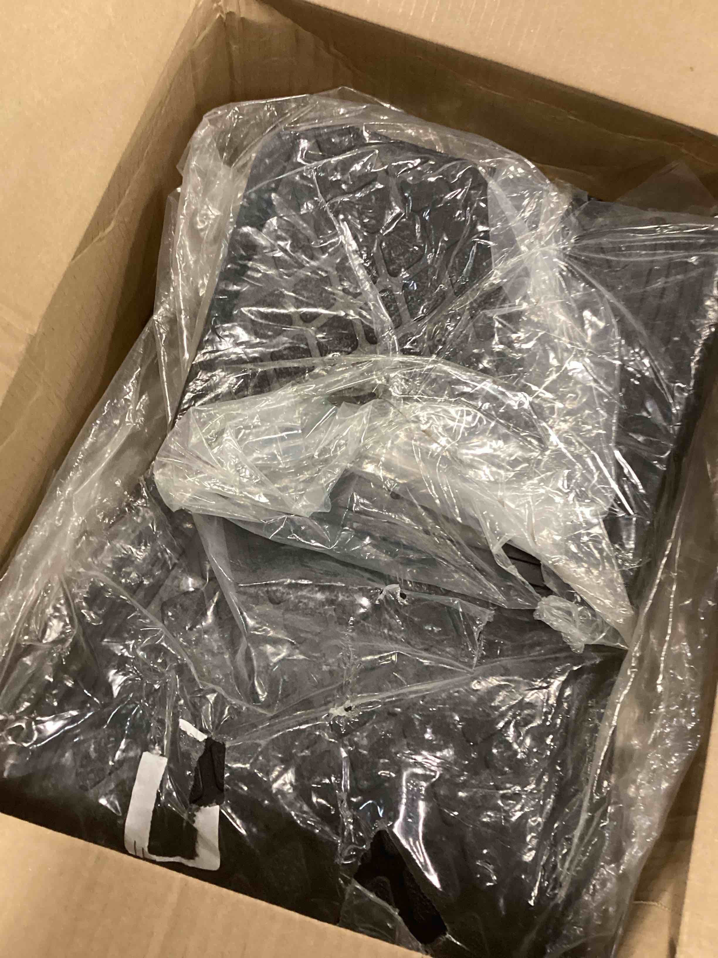 https://s3.amazonaws.com/lotting-images-prod/bidfta/RED5721712_1715690543617.jpeg