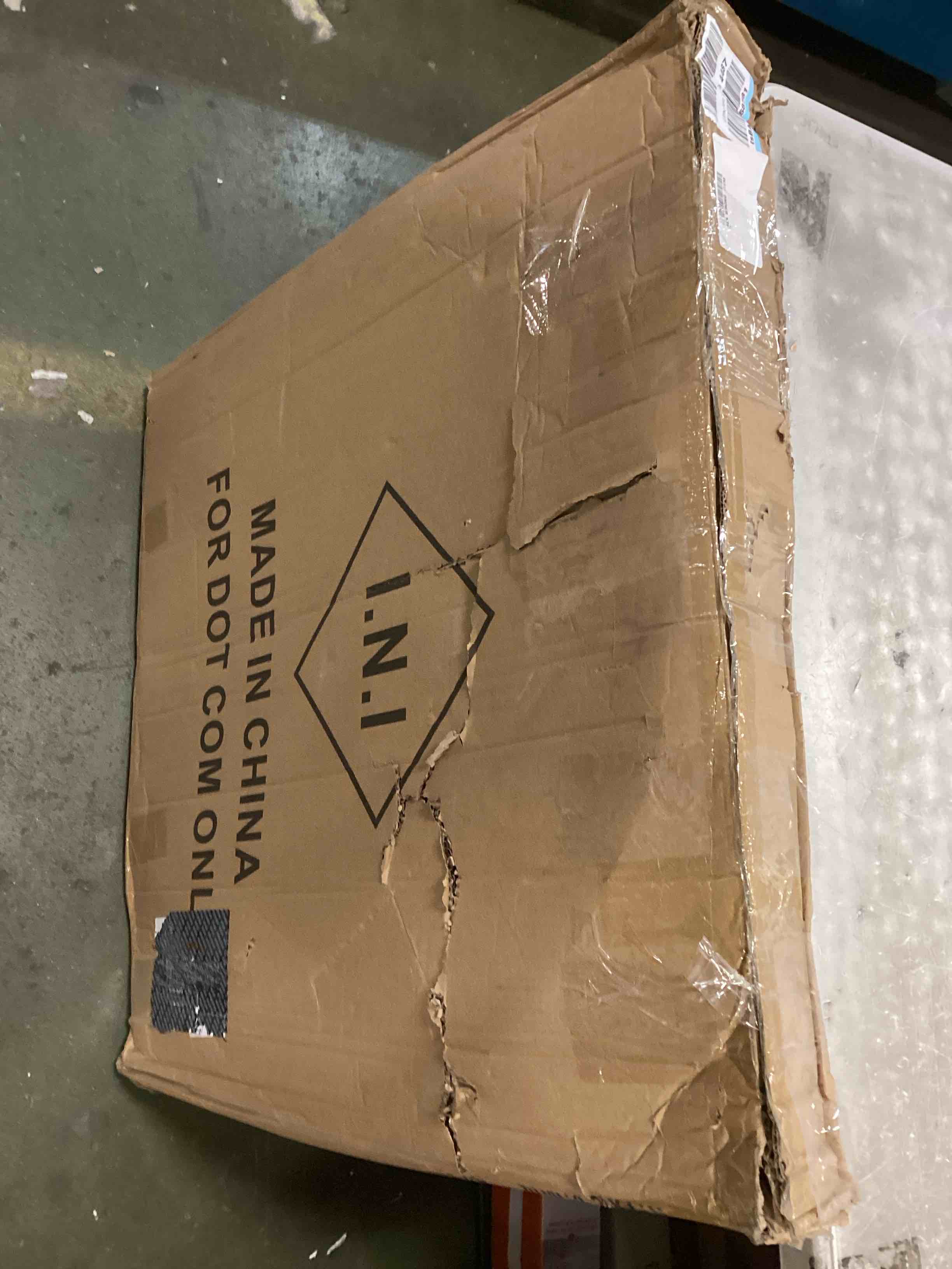 https://s3.amazonaws.com/lotting-images-prod/bidfta/RED5721716_1715691092499.jpeg