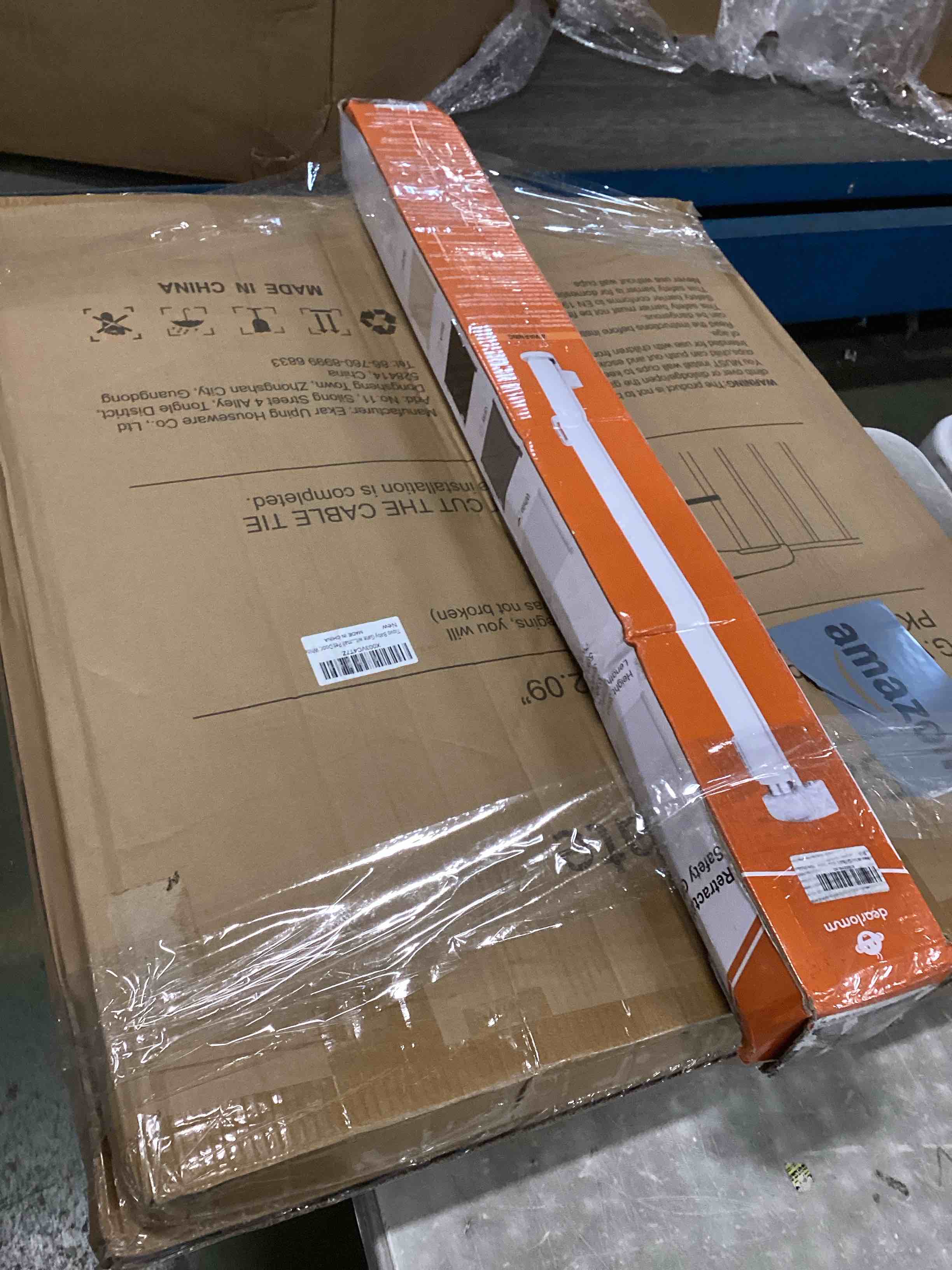 https://s3.amazonaws.com/lotting-images-prod/bidfta/RED5721731_1715692532183.jpeg
