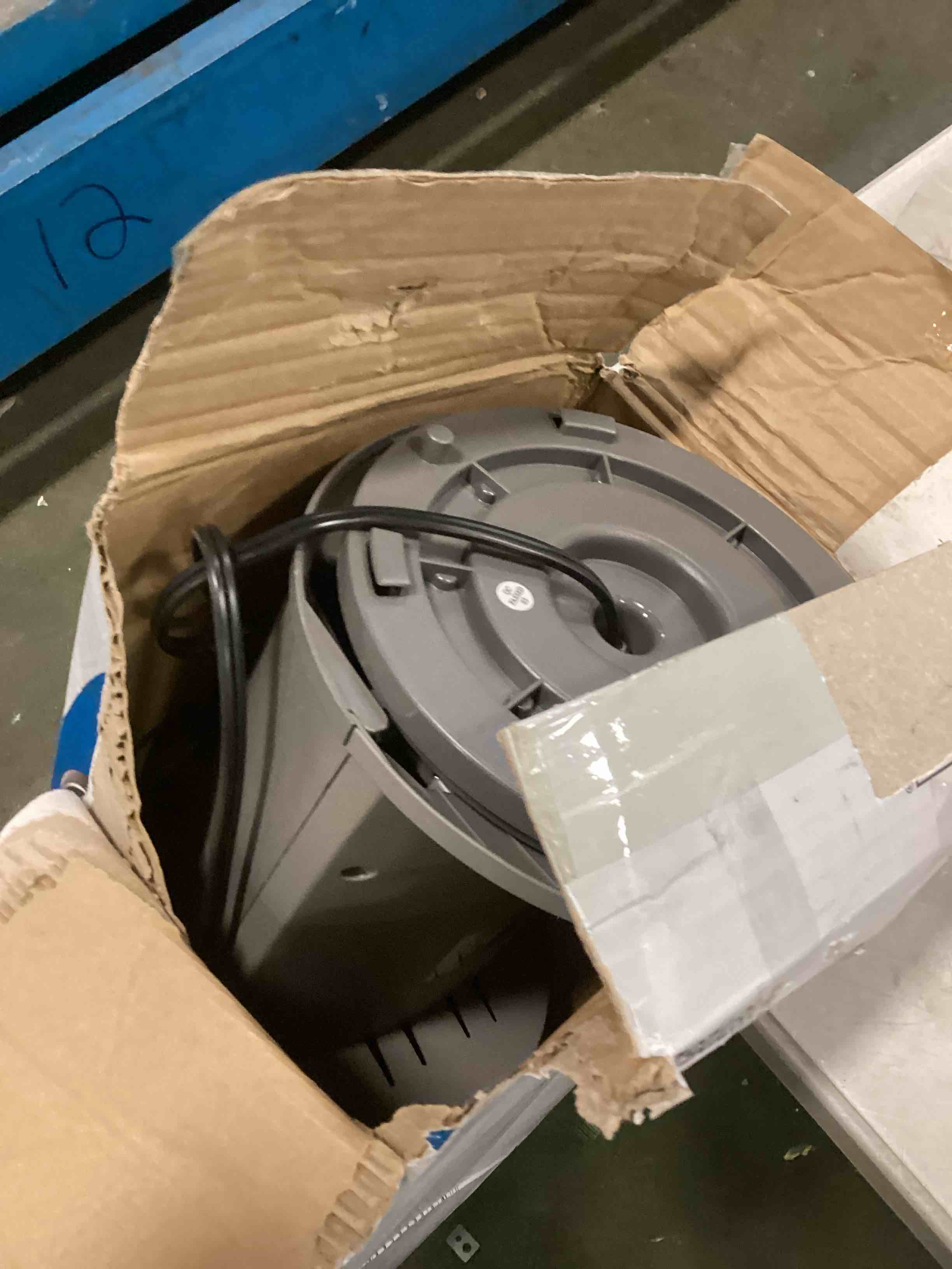 https://s3.amazonaws.com/lotting-images-prod/bidfta/RED5721736_1715692992396.jpeg