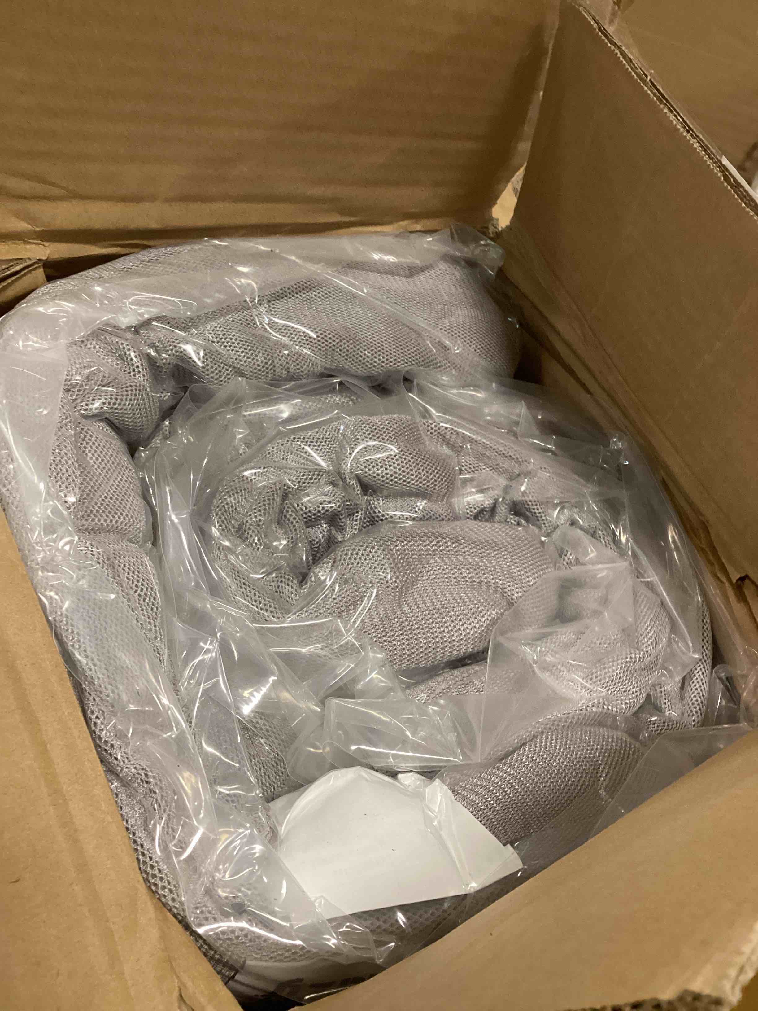 https://s3.amazonaws.com/lotting-images-prod/bidfta/RED5721809_1715703908984.jpeg