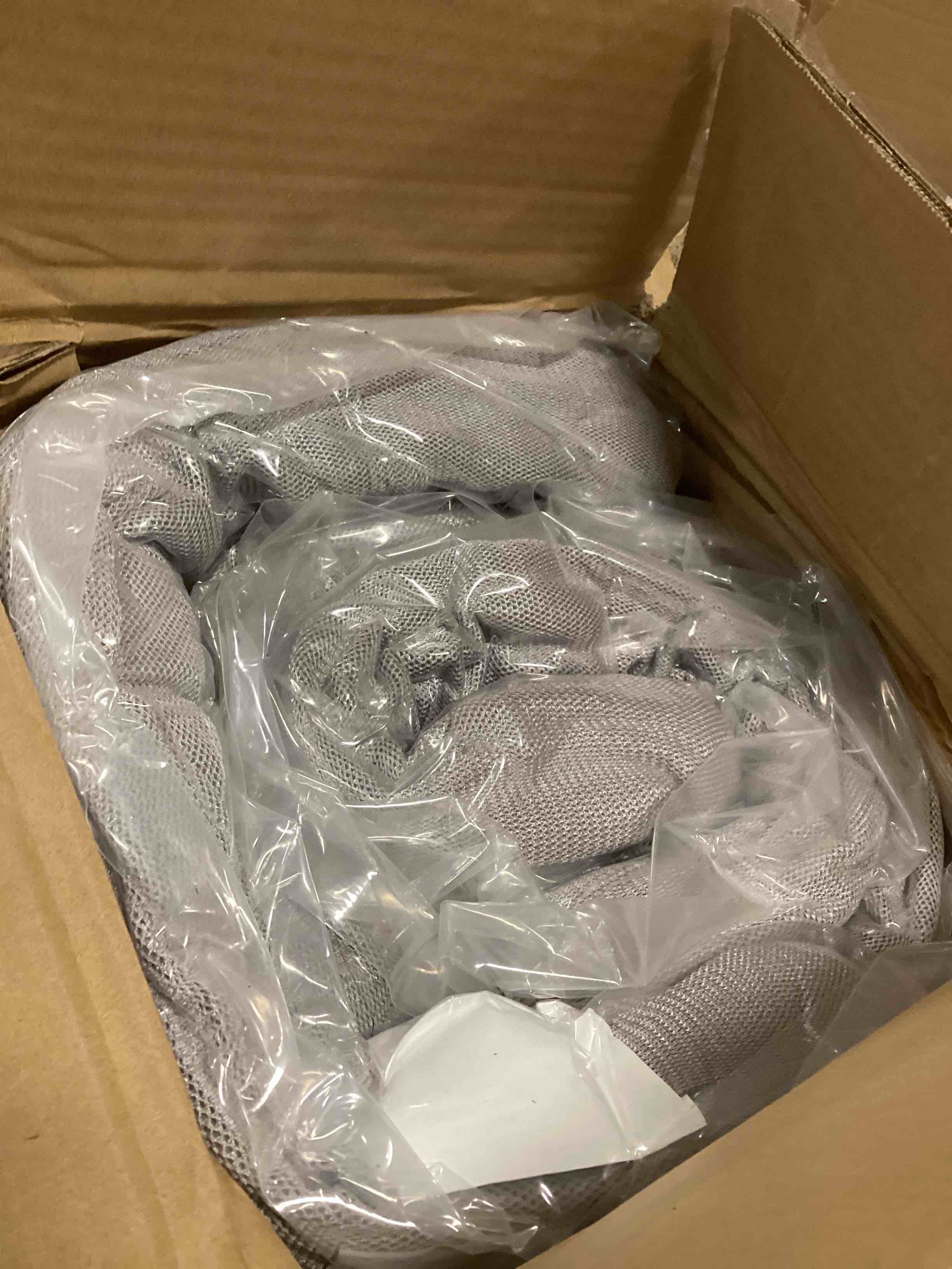 https://s3.amazonaws.com/lotting-images-prod/bidfta/RED5721809_1715703909779.jpeg