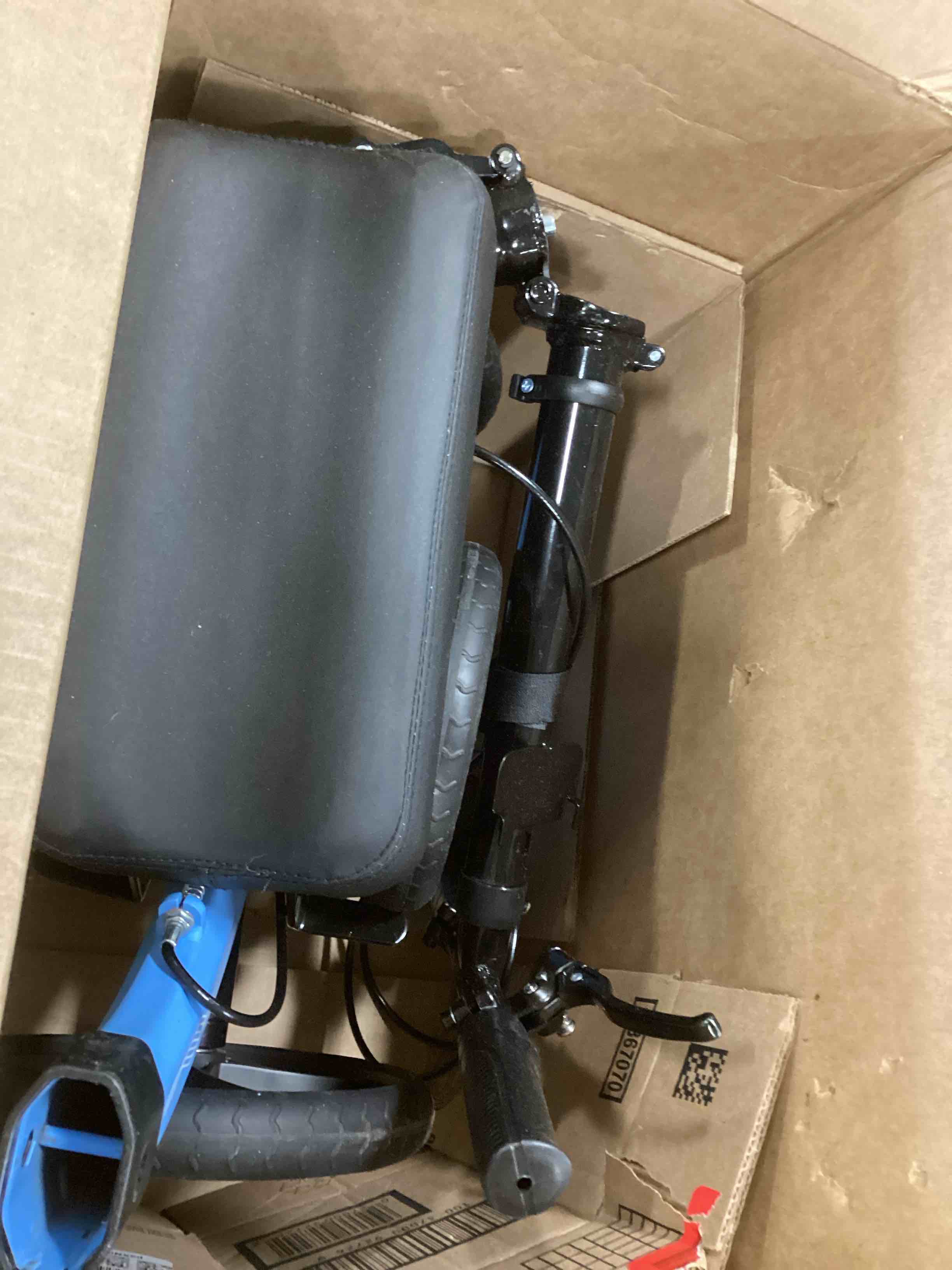 https://s3.amazonaws.com/lotting-images-prod/bidfta/RED5722030_1715787406014.jpeg