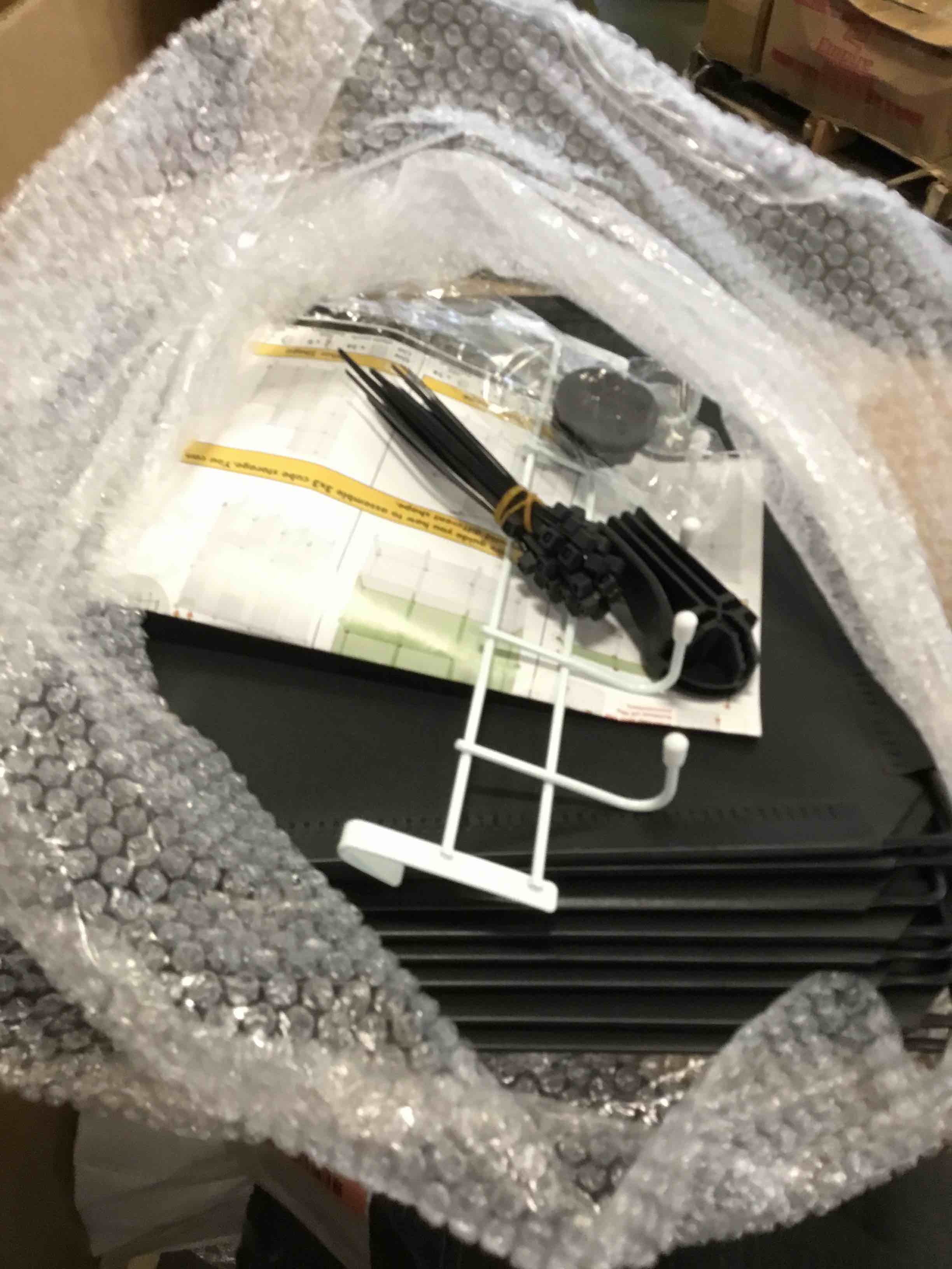https://s3.amazonaws.com/lotting-images-prod/bidfta/RED5722155_1715861790486.jpeg