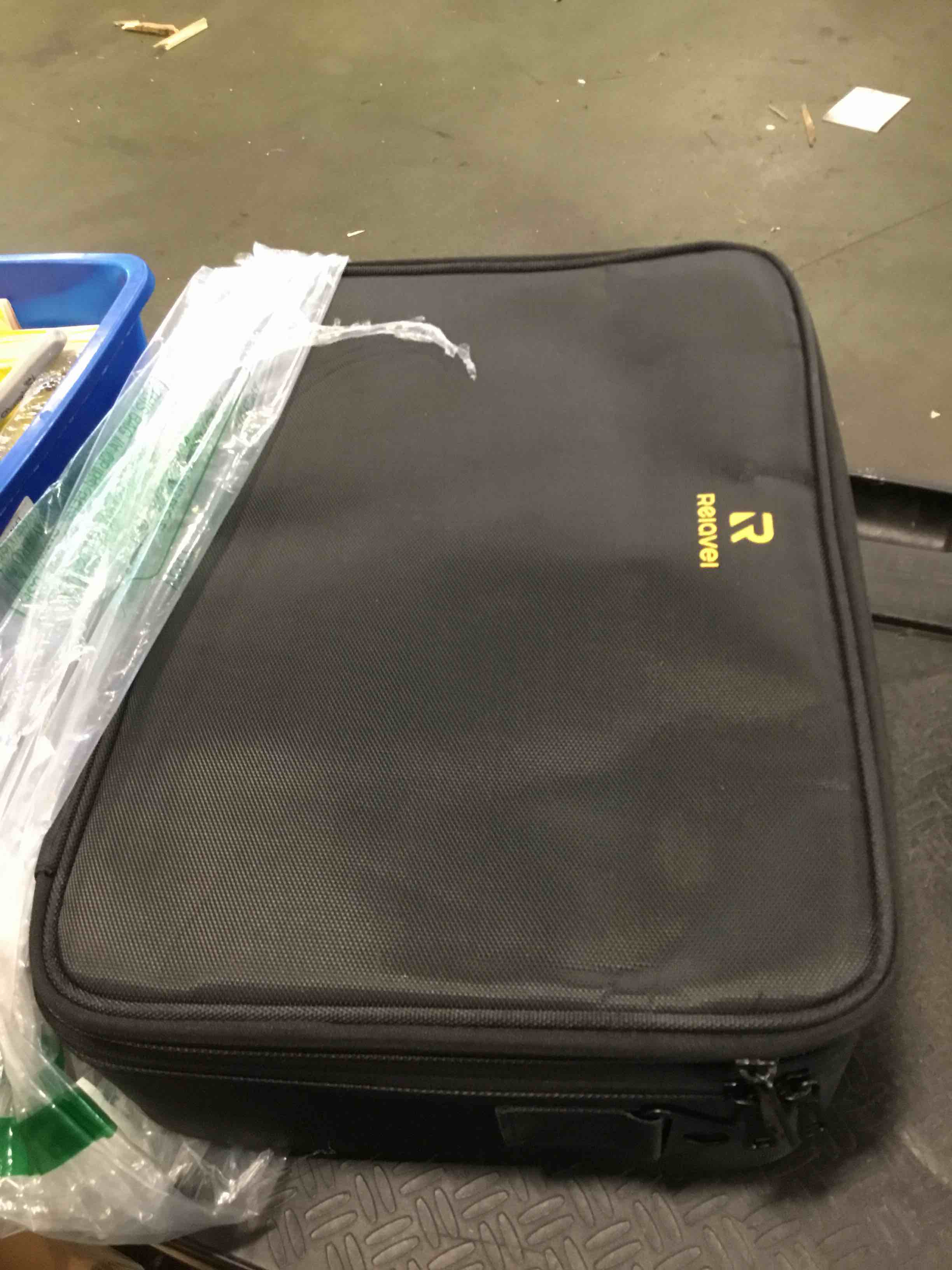 https://s3.amazonaws.com/lotting-images-prod/bidfta/RED5722167_1715862835304.jpeg