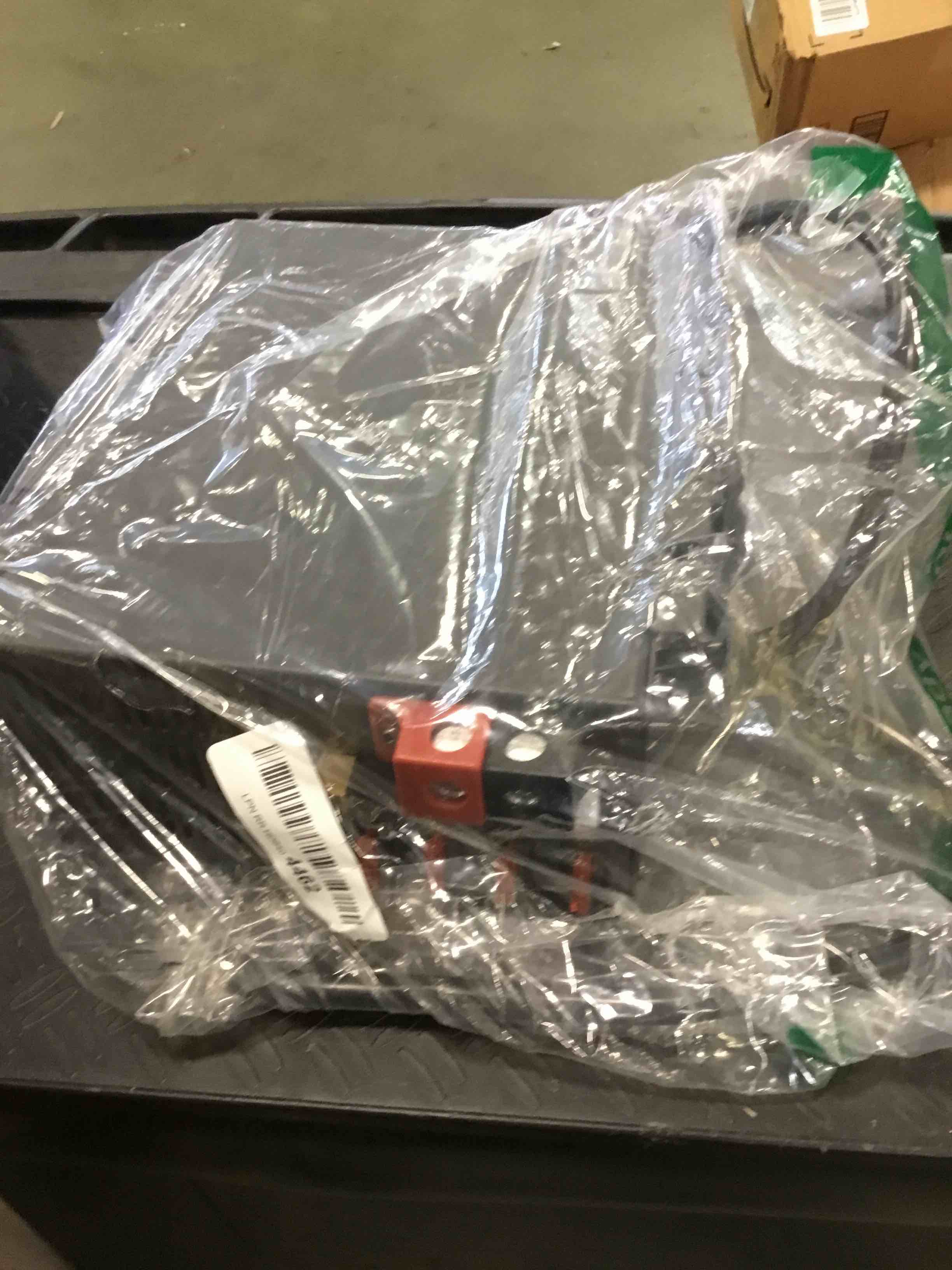https://s3.amazonaws.com/lotting-images-prod/bidfta/RED5722224_1715867591291.jpeg