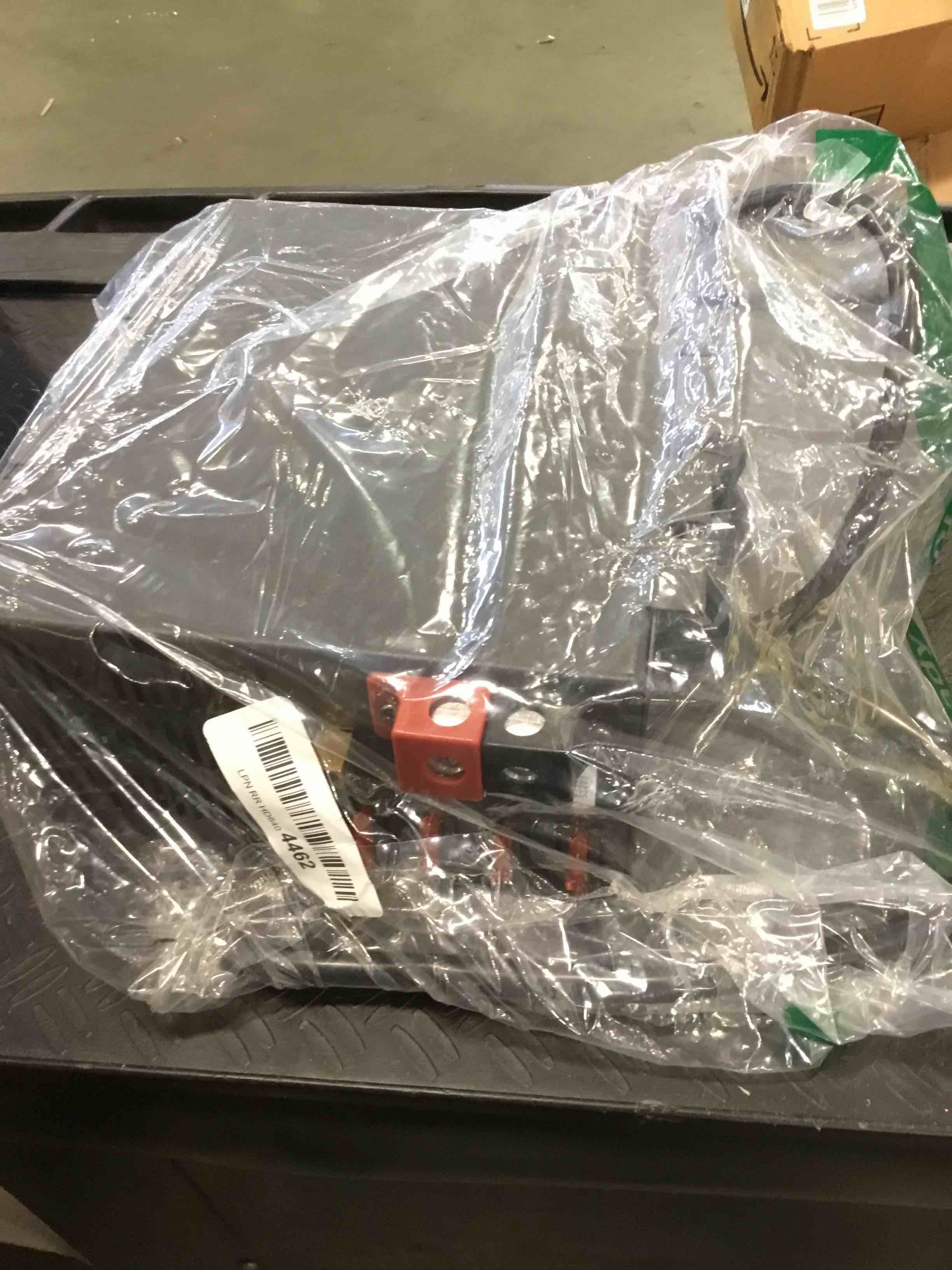 https://s3.amazonaws.com/lotting-images-prod/bidfta/RED5722224_1715867593091.jpeg