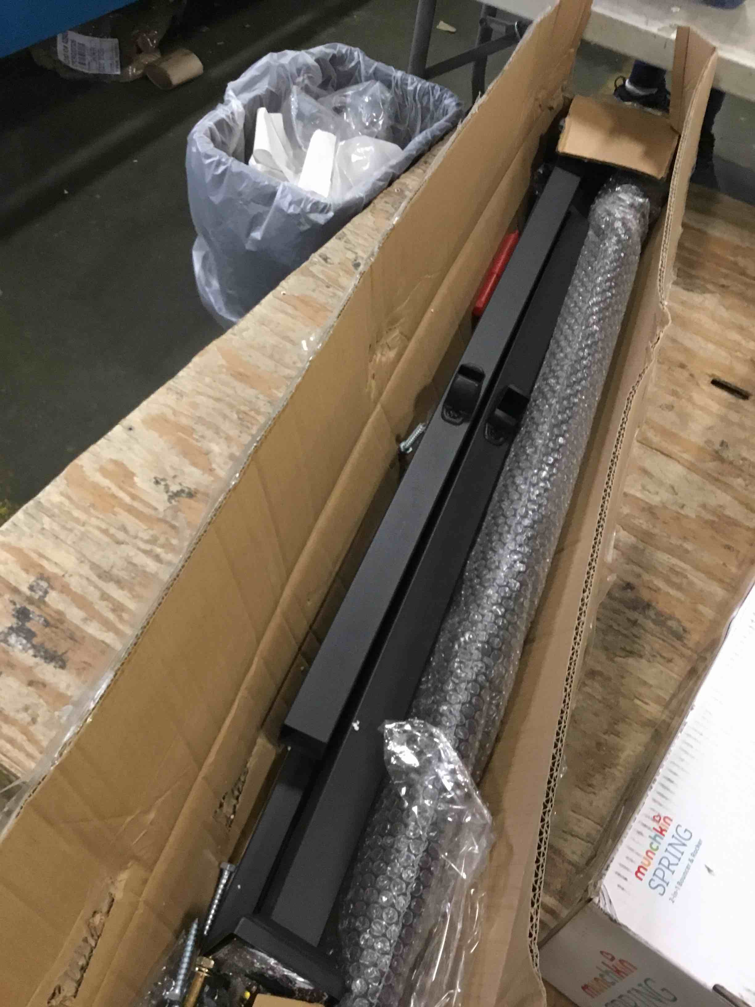 https://s3.amazonaws.com/lotting-images-prod/bidfta/RED5722296_1715882675912.jpeg