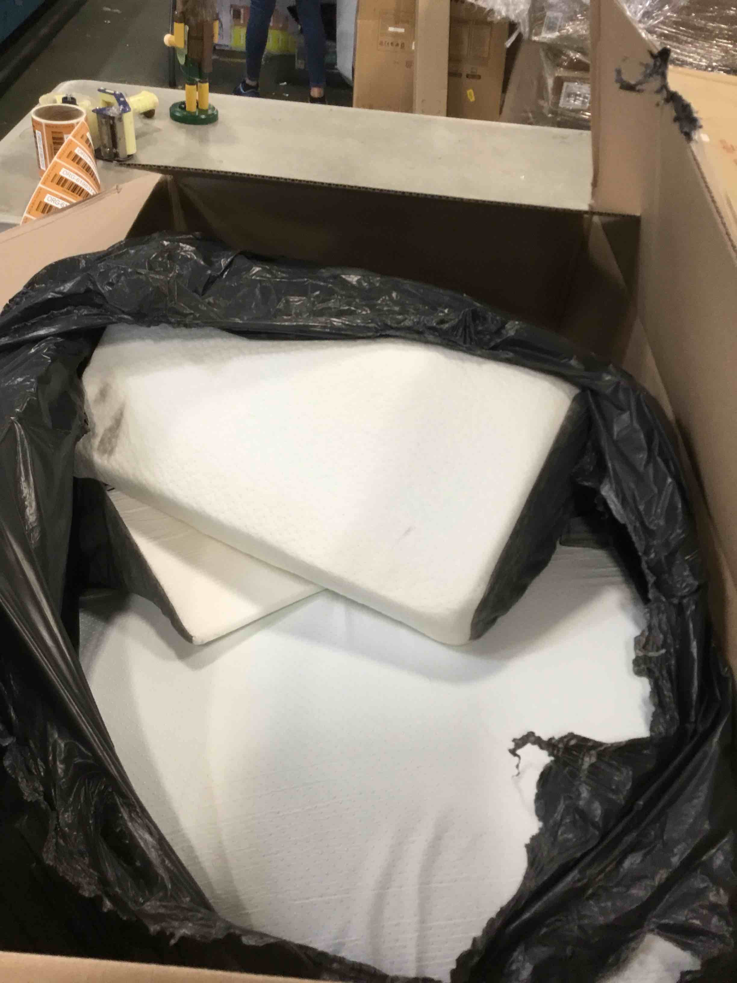 https://s3.amazonaws.com/lotting-images-prod/bidfta/RED5722451_1716304130018.jpeg