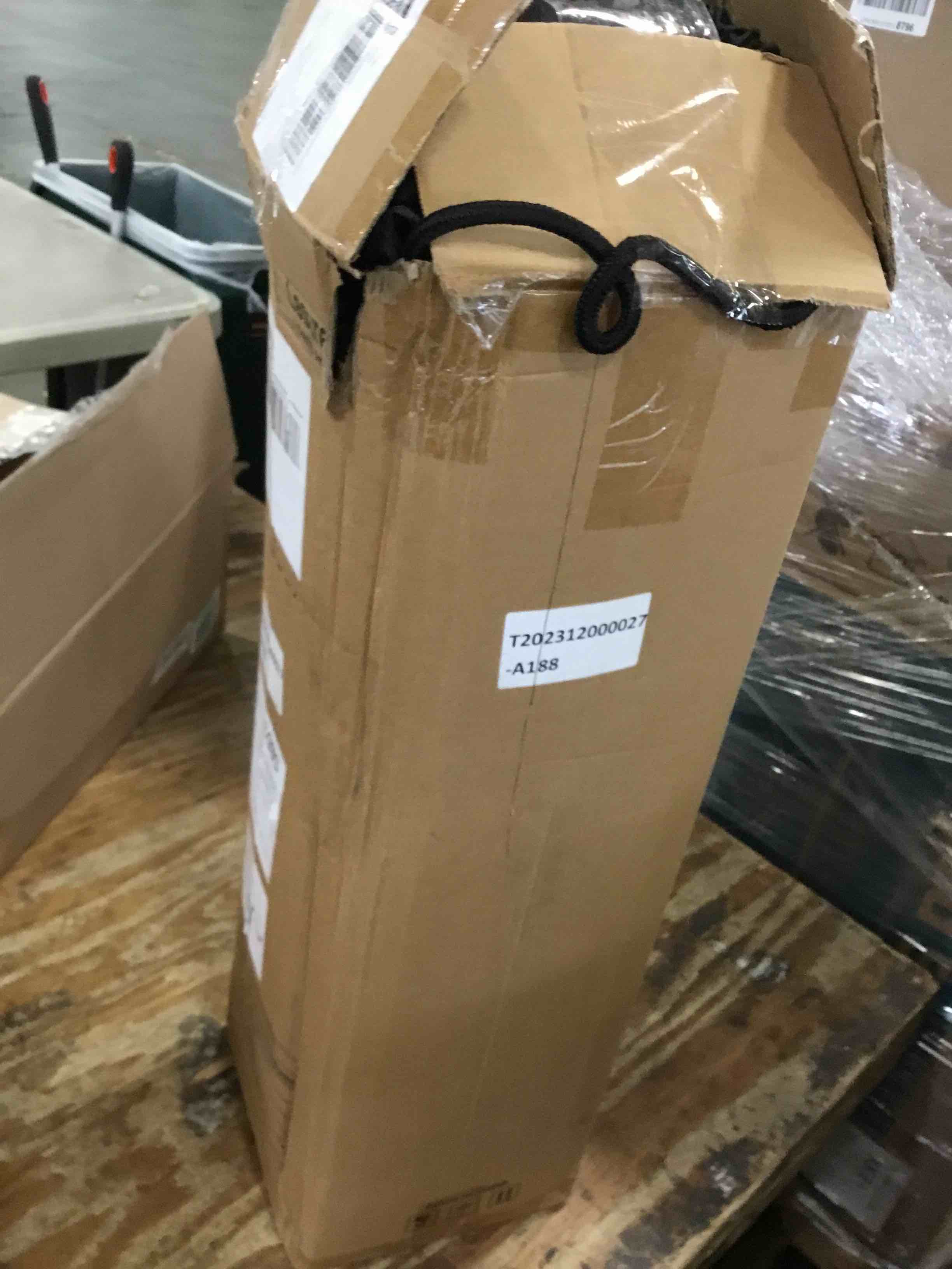 https://s3.amazonaws.com/lotting-images-prod/bidfta/RED5722495_1716309645844.jpeg