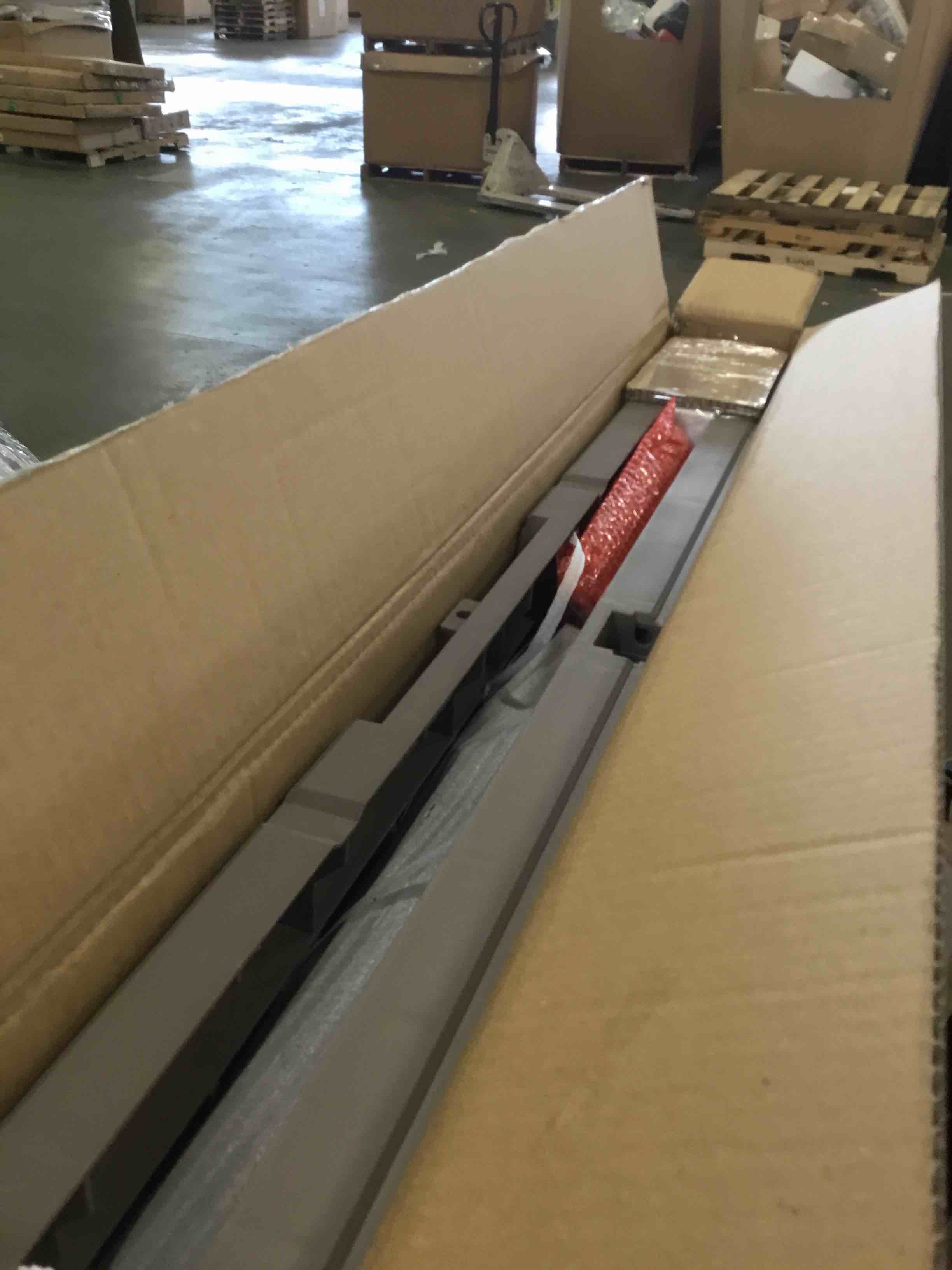 https://s3.amazonaws.com/lotting-images-prod/bidfta/RED5722540_1716319530339.jpeg