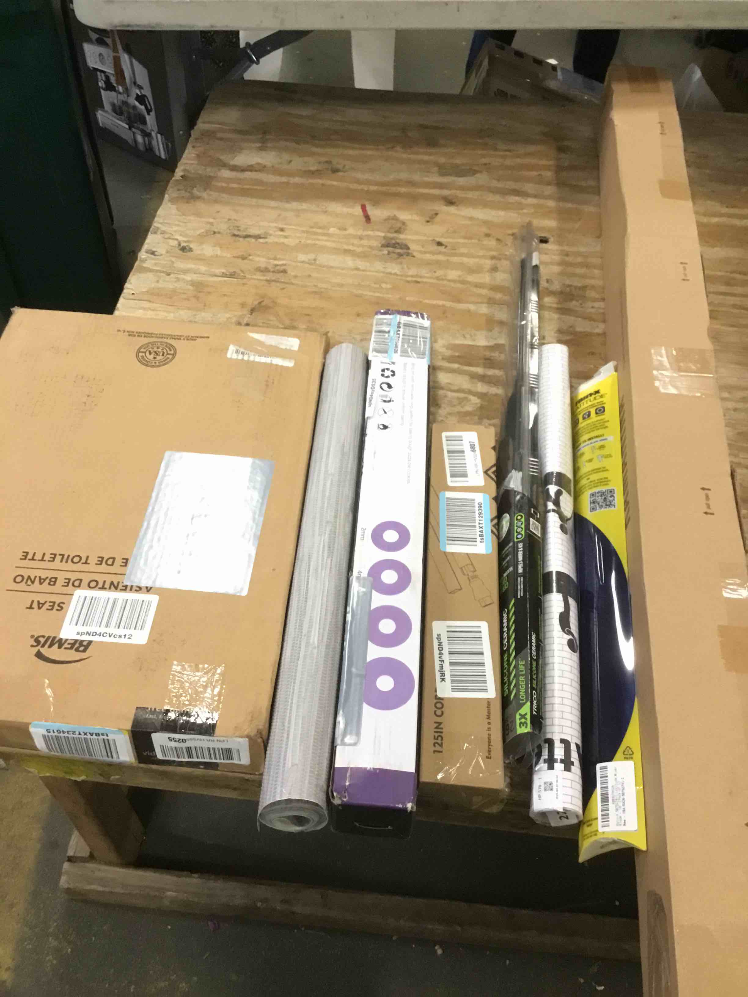 https://s3.amazonaws.com/lotting-images-prod/bidfta/RED5722800_1716407571094.jpeg