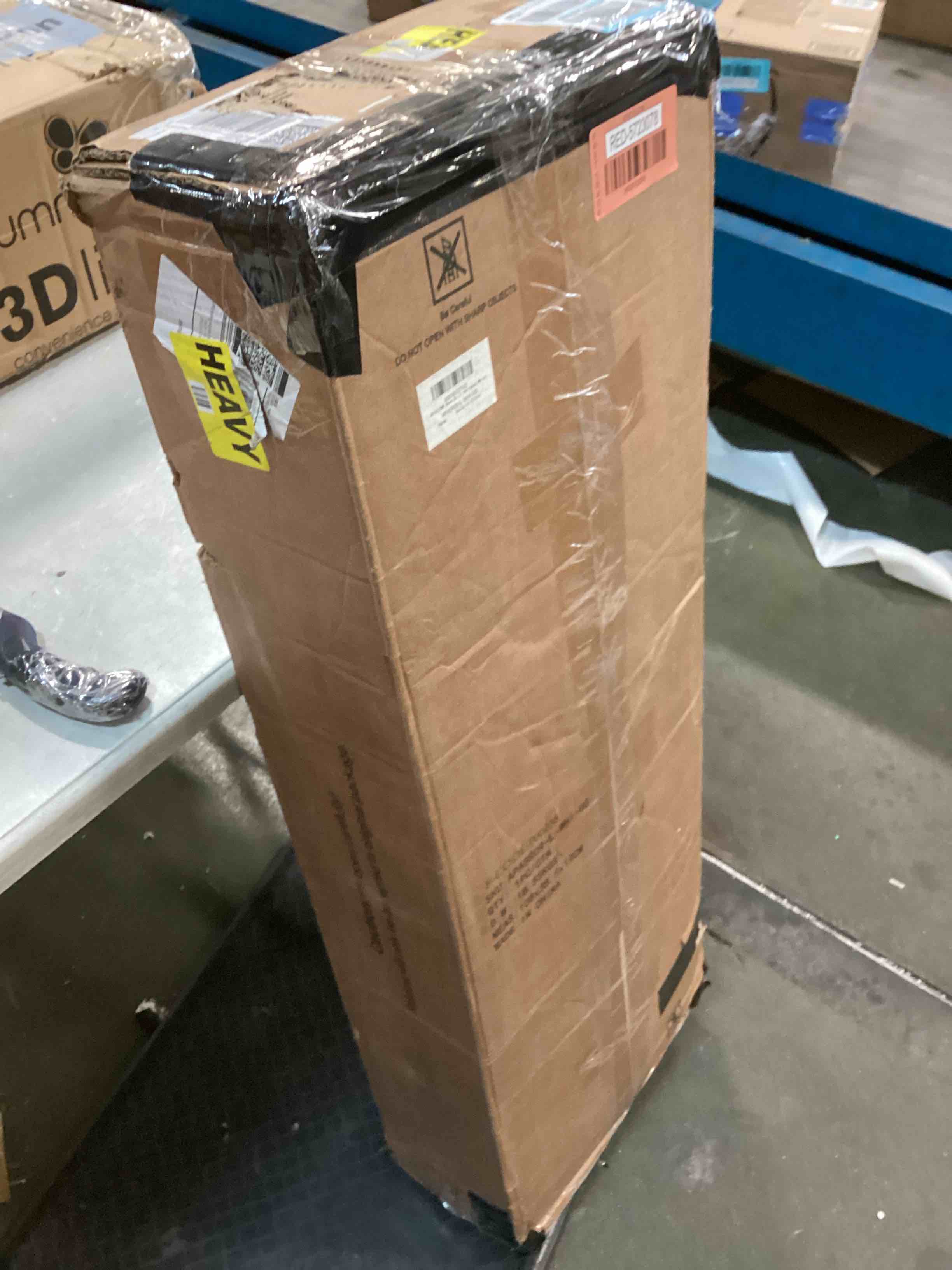 https://s3.amazonaws.com/lotting-images-prod/bidfta/RED5723078_1714748174446.jpeg
