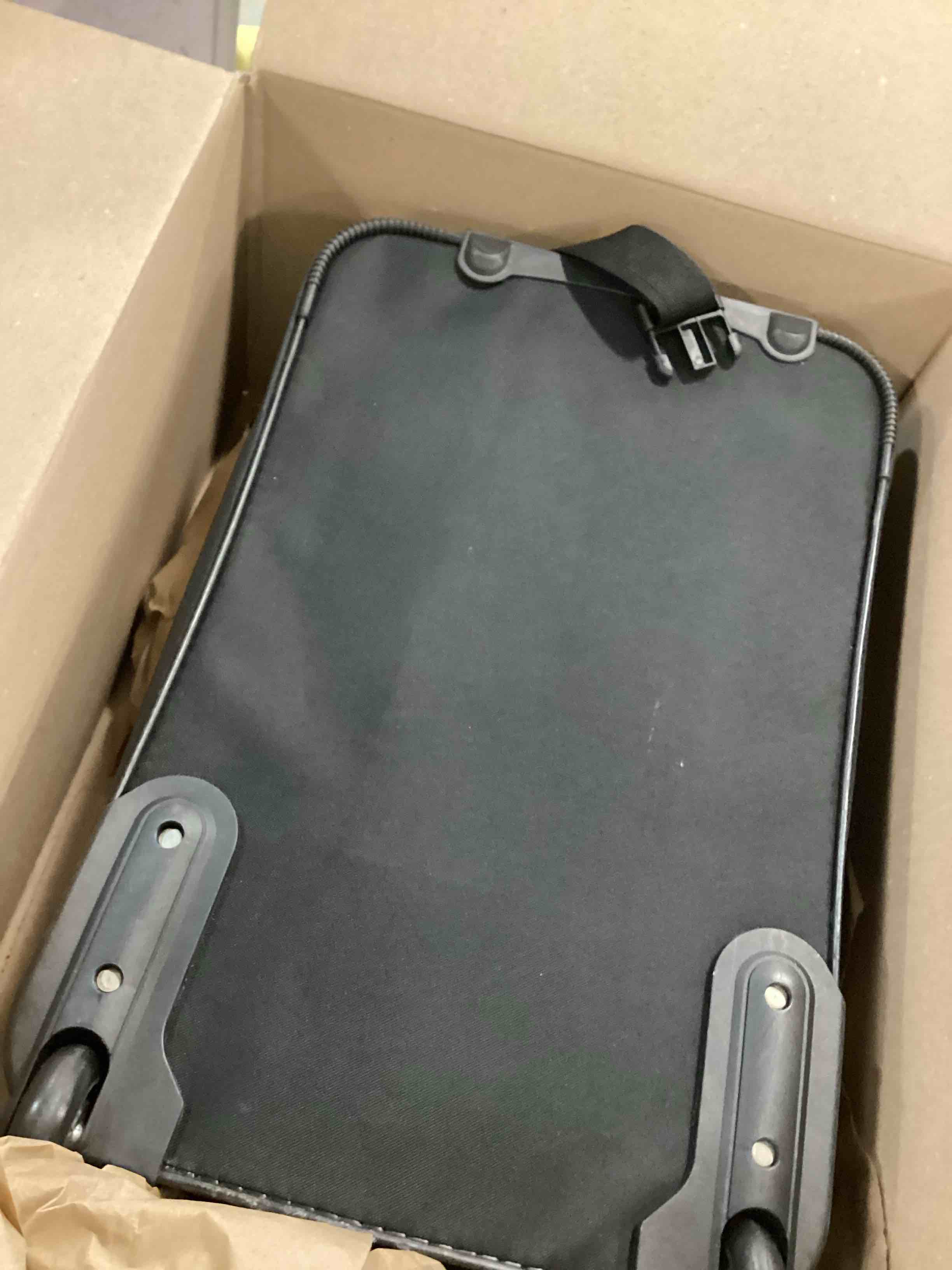 https://s3.amazonaws.com/lotting-images-prod/bidfta/RED5723388_1715005699512.jpeg