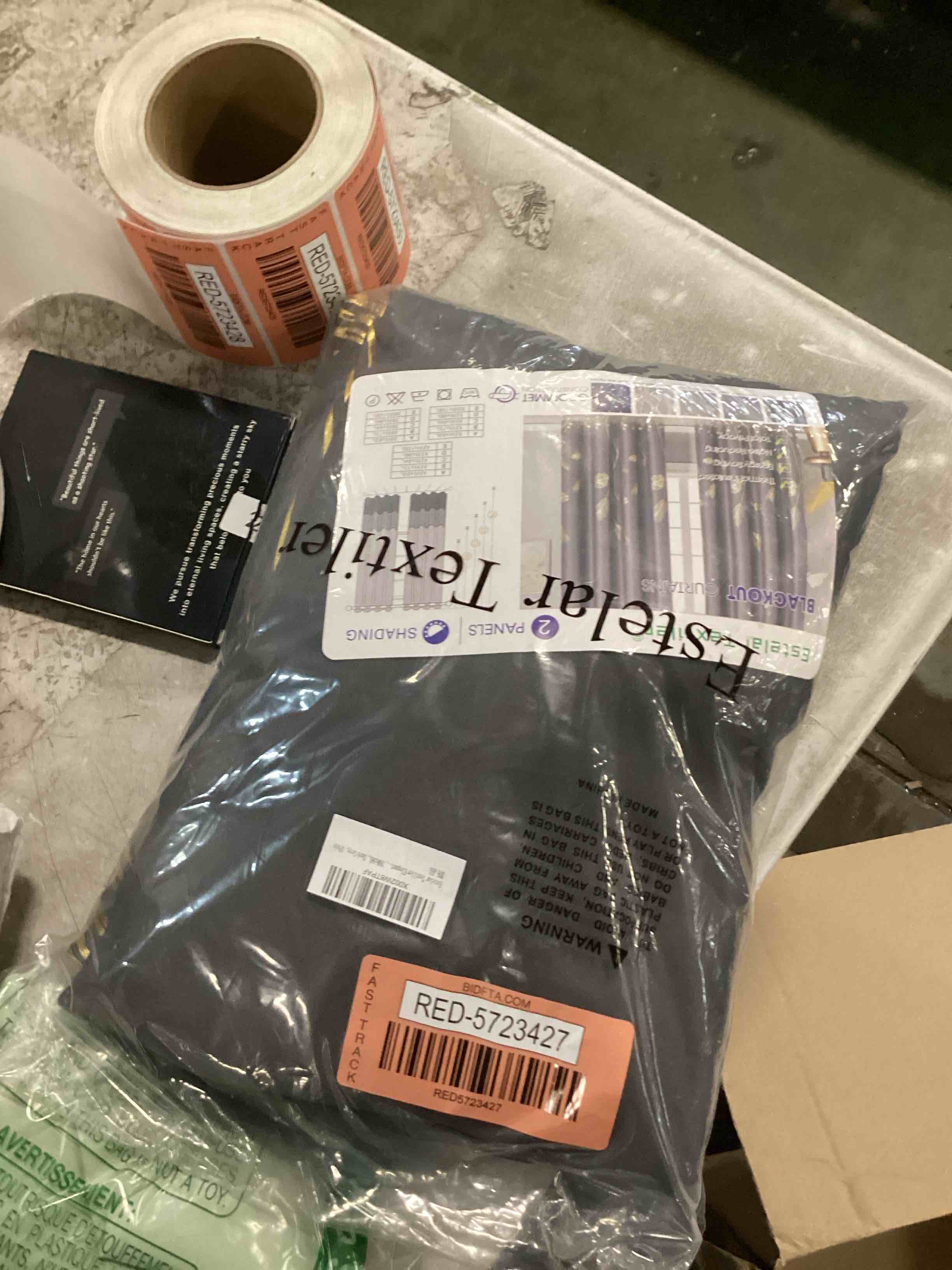 https://s3.amazonaws.com/lotting-images-prod/bidfta/RED5723427_1715009093060.jpeg