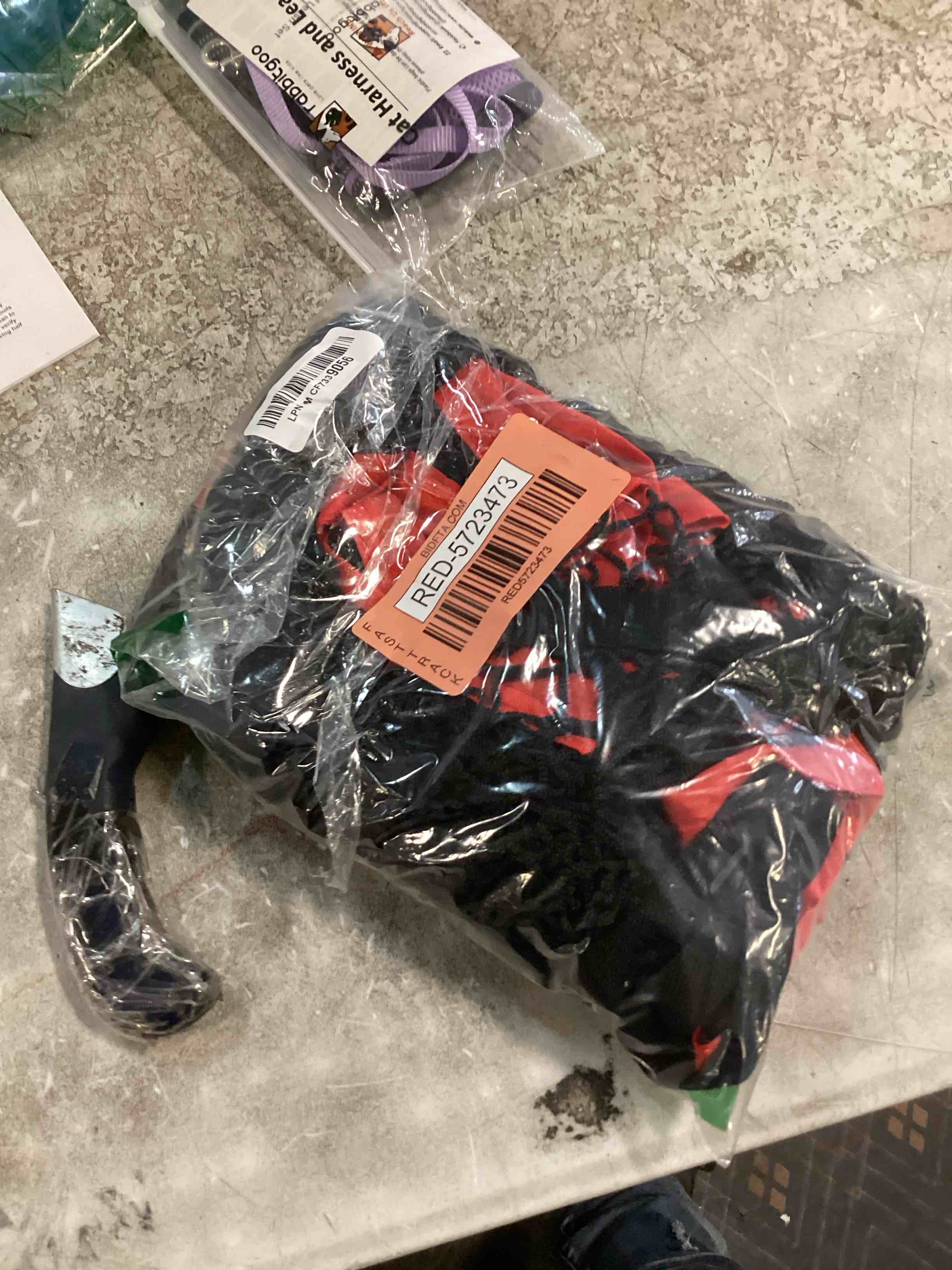 https://s3.amazonaws.com/lotting-images-prod/bidfta/RED5723473_1715012215688.jpeg