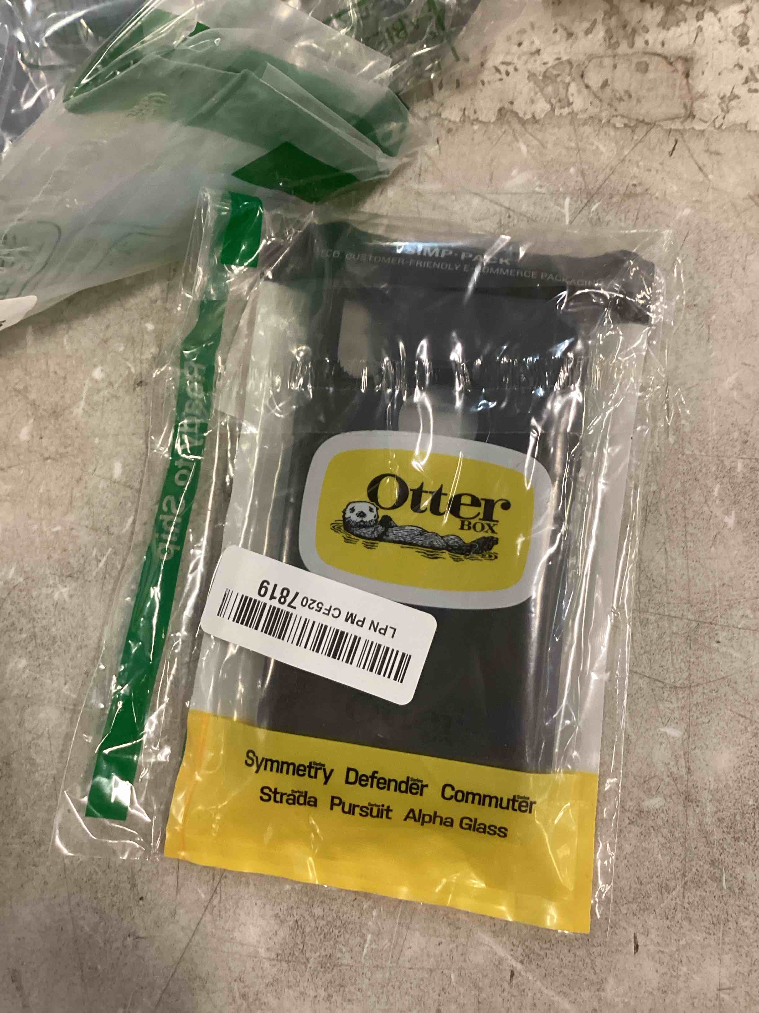 https://s3.amazonaws.com/lotting-images-prod/bidfta/RED5723477_1715012333758.jpeg
