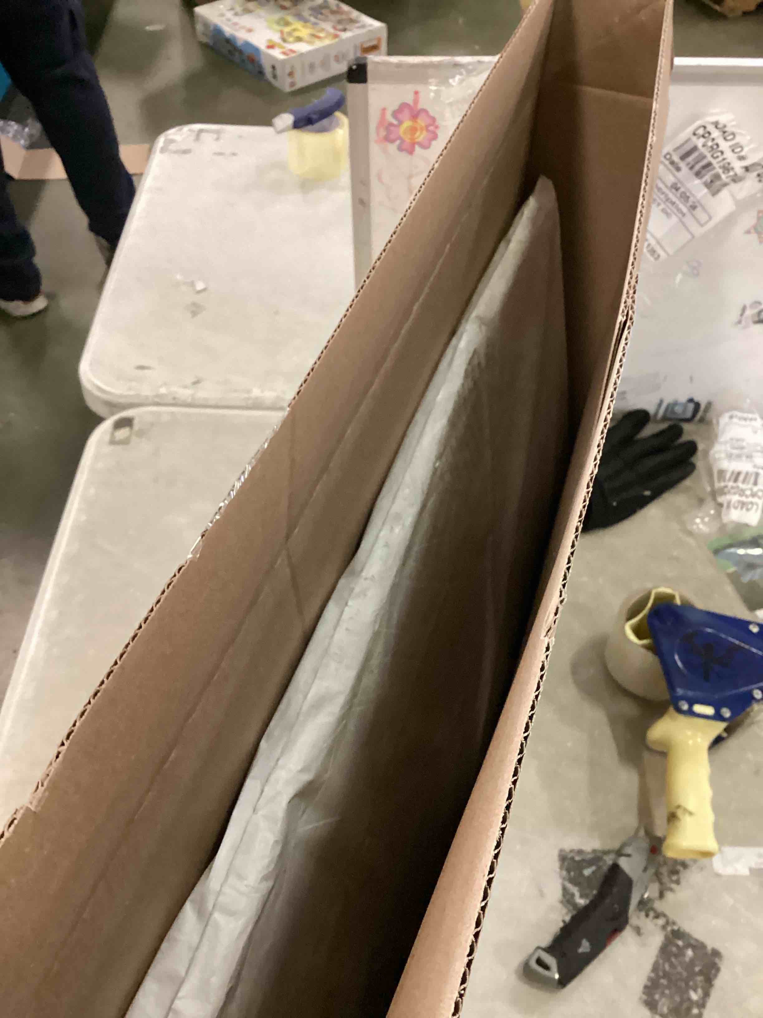 https://s3.amazonaws.com/lotting-images-prod/bidfta/RED5723707_1715093967533.jpeg
