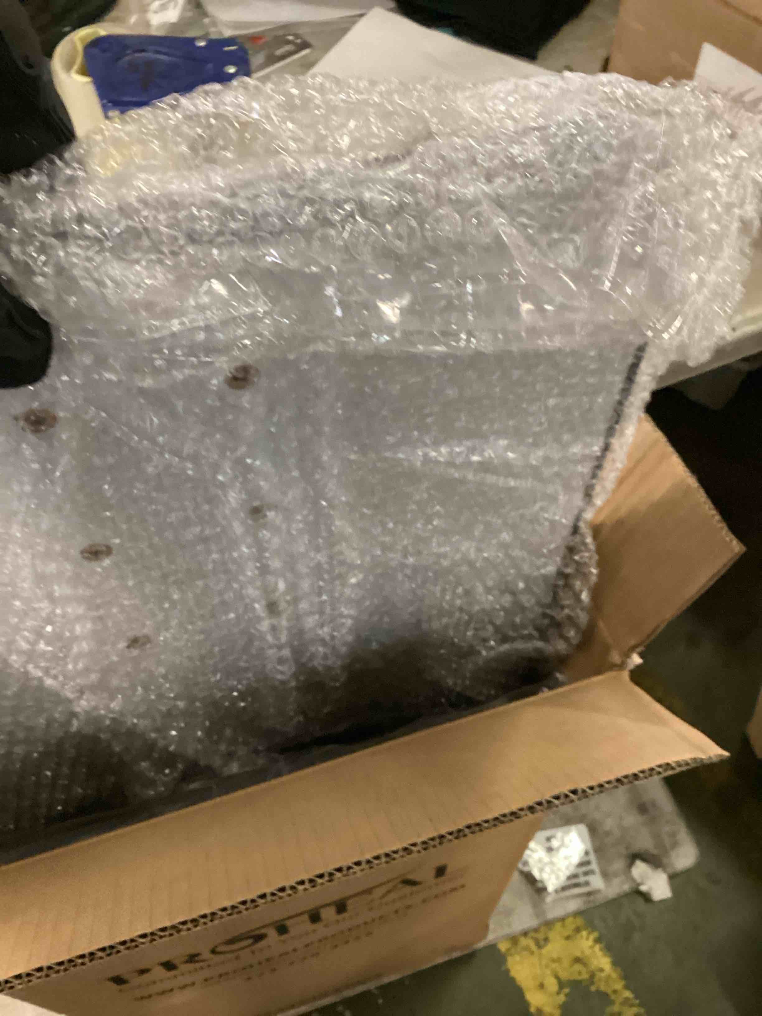 https://s3.amazonaws.com/lotting-images-prod/bidfta/RED5723708_1715094070438.jpeg