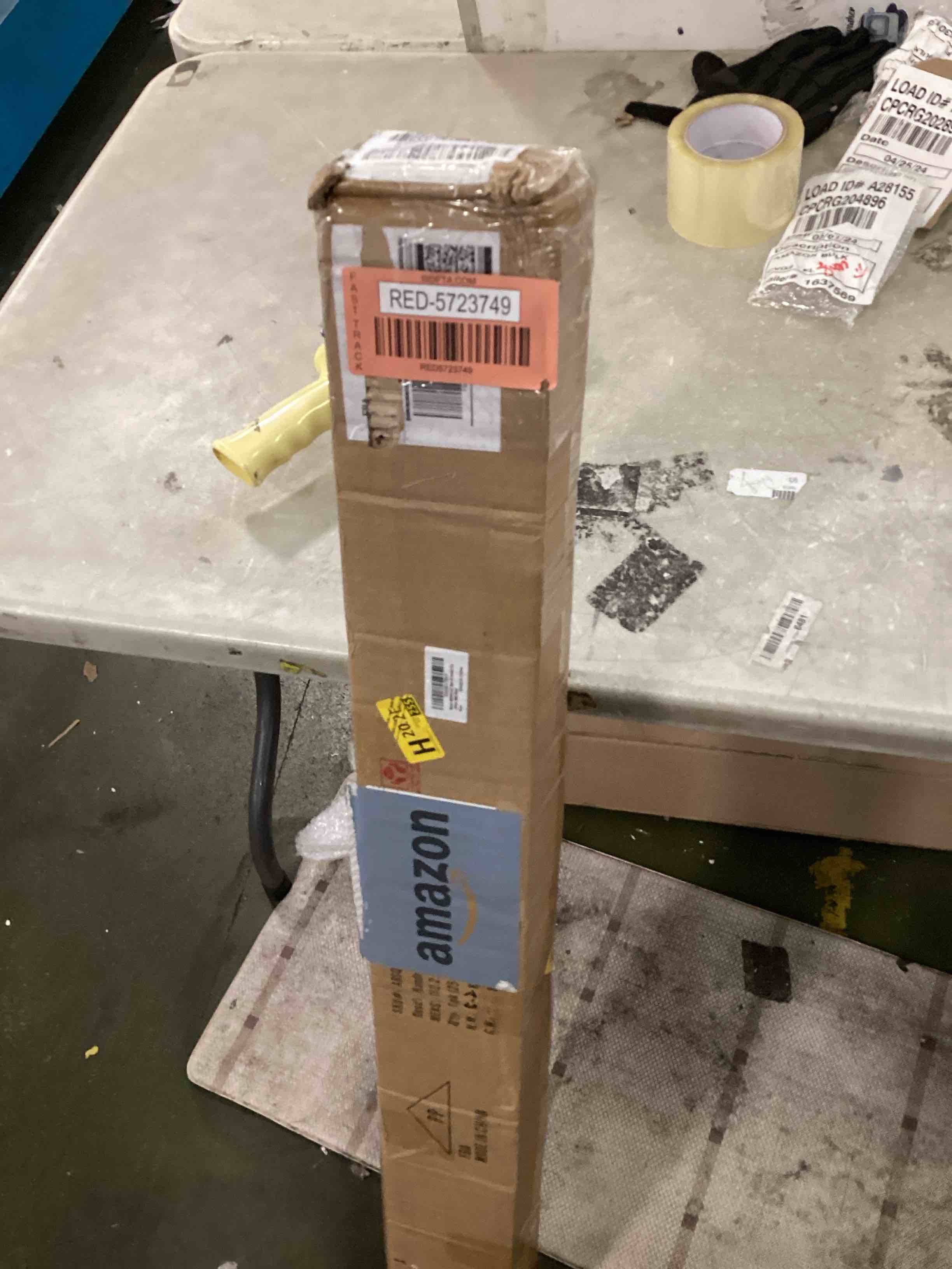 https://s3.amazonaws.com/lotting-images-prod/bidfta/RED5723749_1715098370329.jpeg